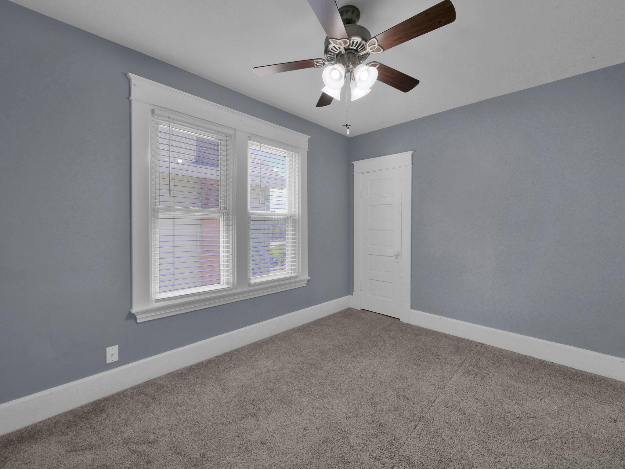 166 E 42nd Street Property Photo 19