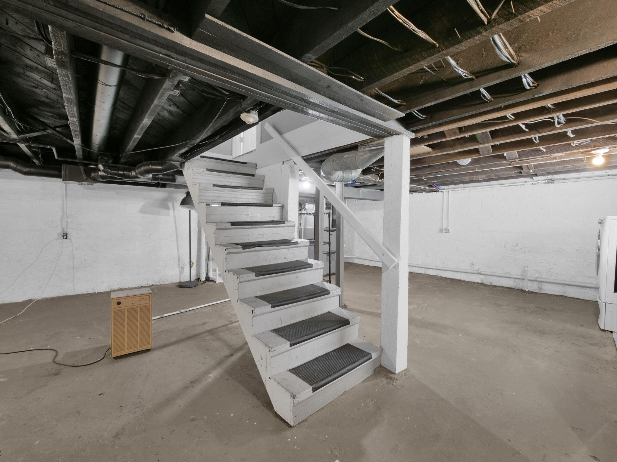 166 E 42nd Street Property Photo 21
