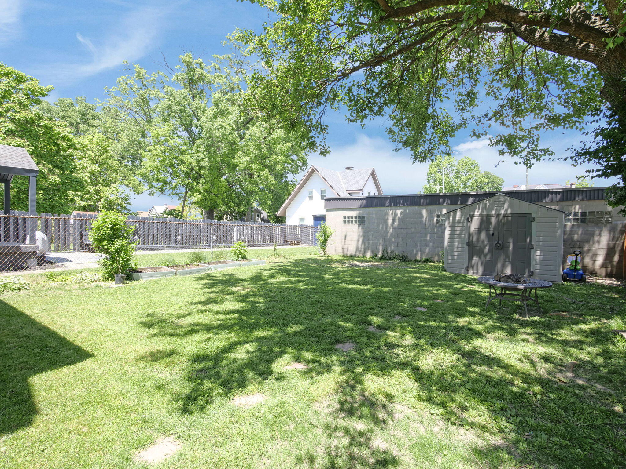 166 E 42nd Street Property Photo 22