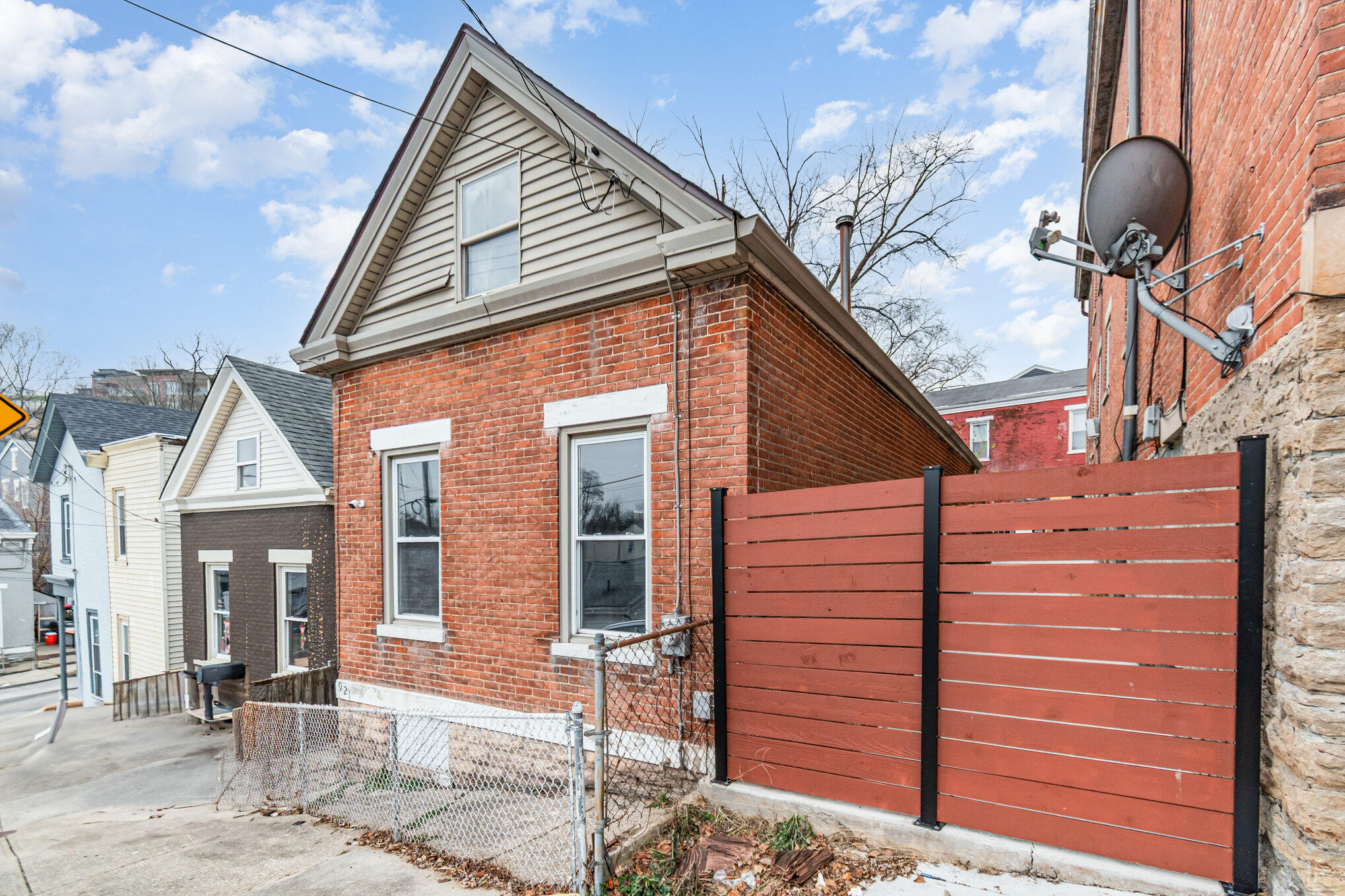 921 Worth Street Property Photo 1