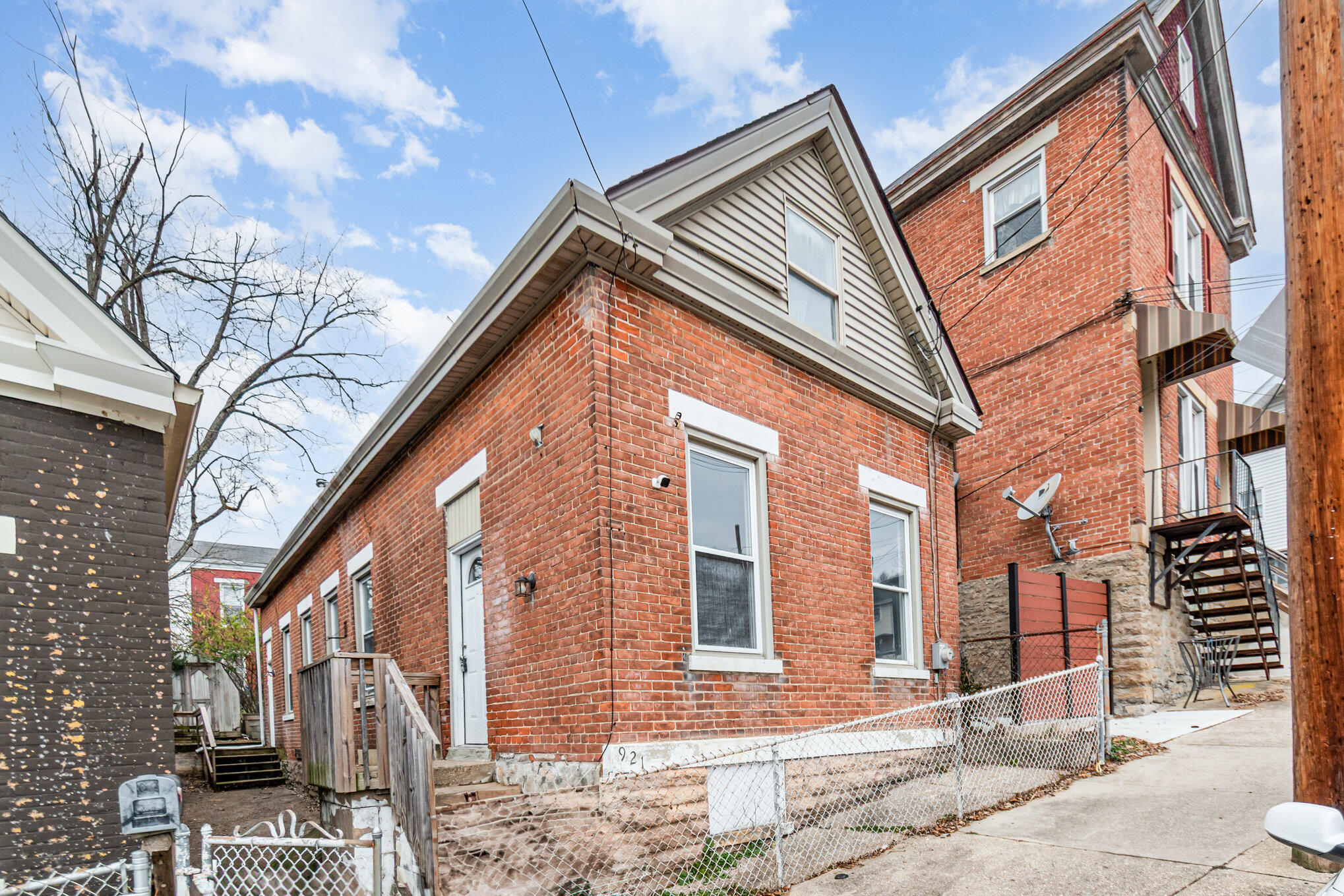 921 Worth Street Property Photo 2