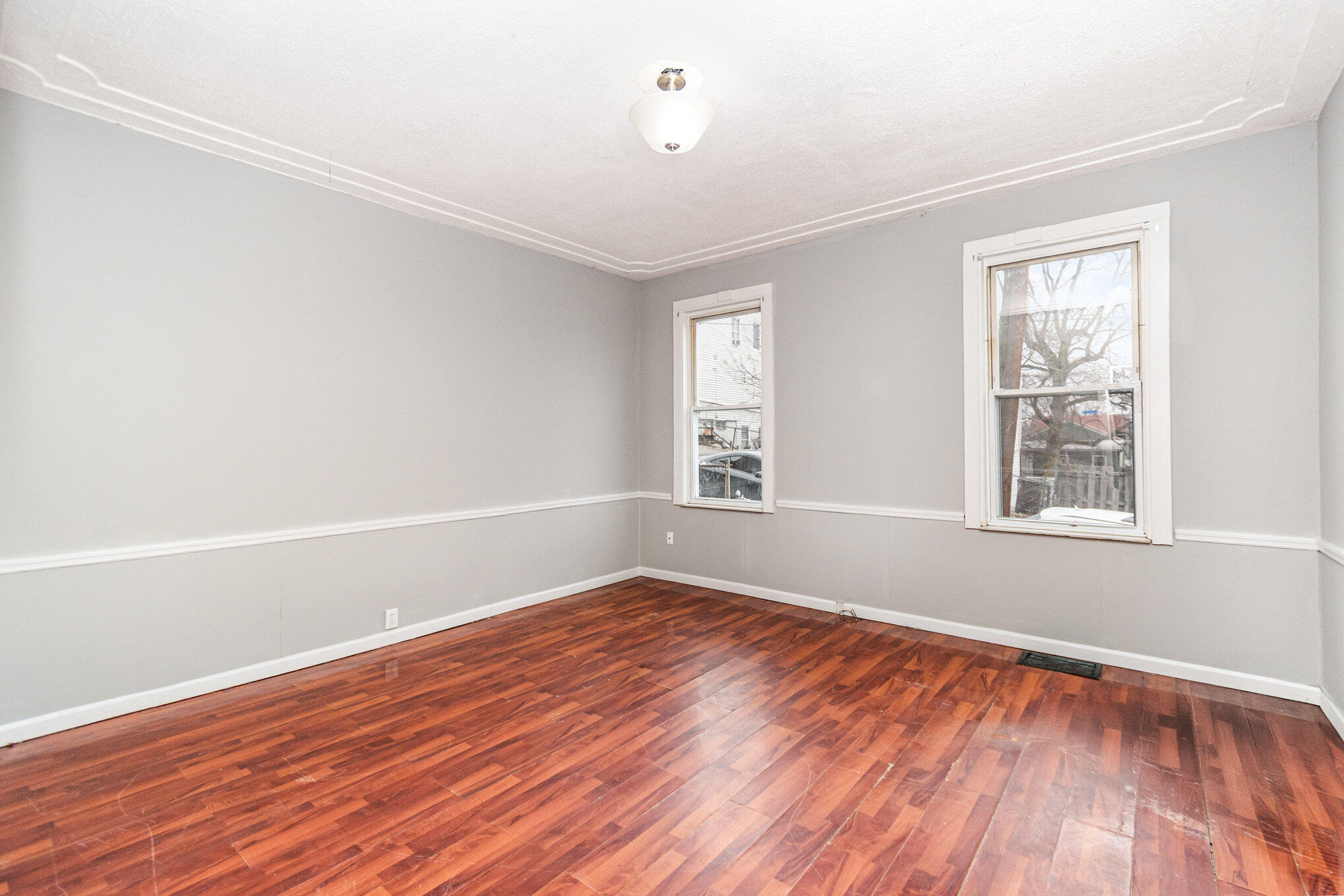 921 Worth Street Property Photo 4