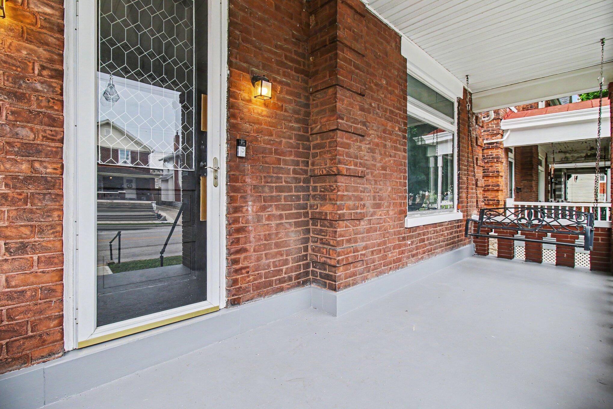 122 W 34th Street Property Photo 4