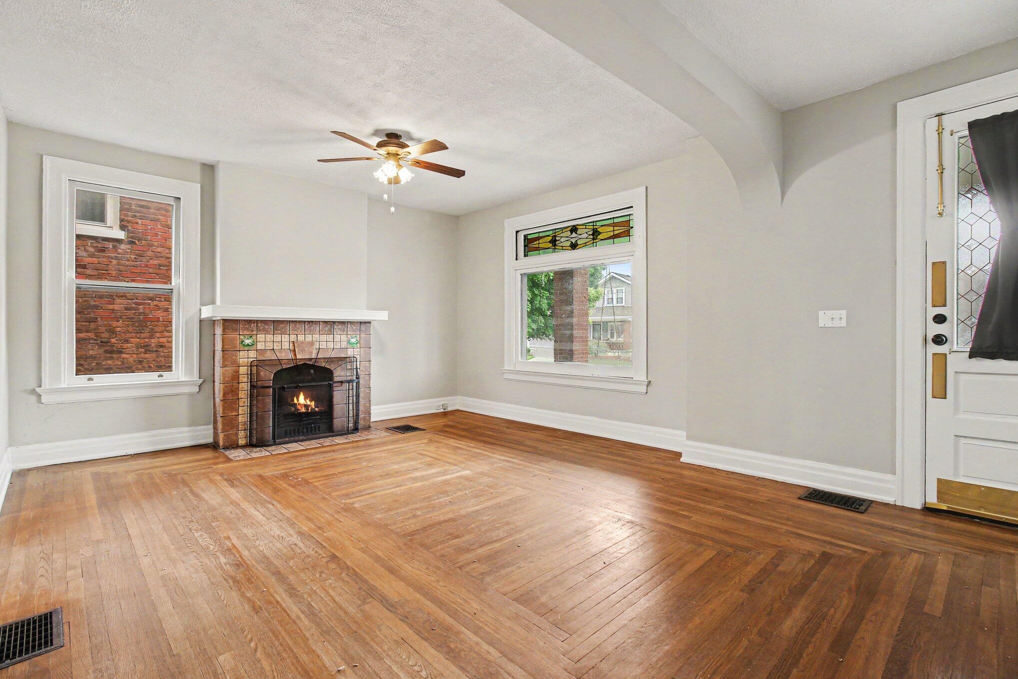 122 W 34th Street Property Photo 5