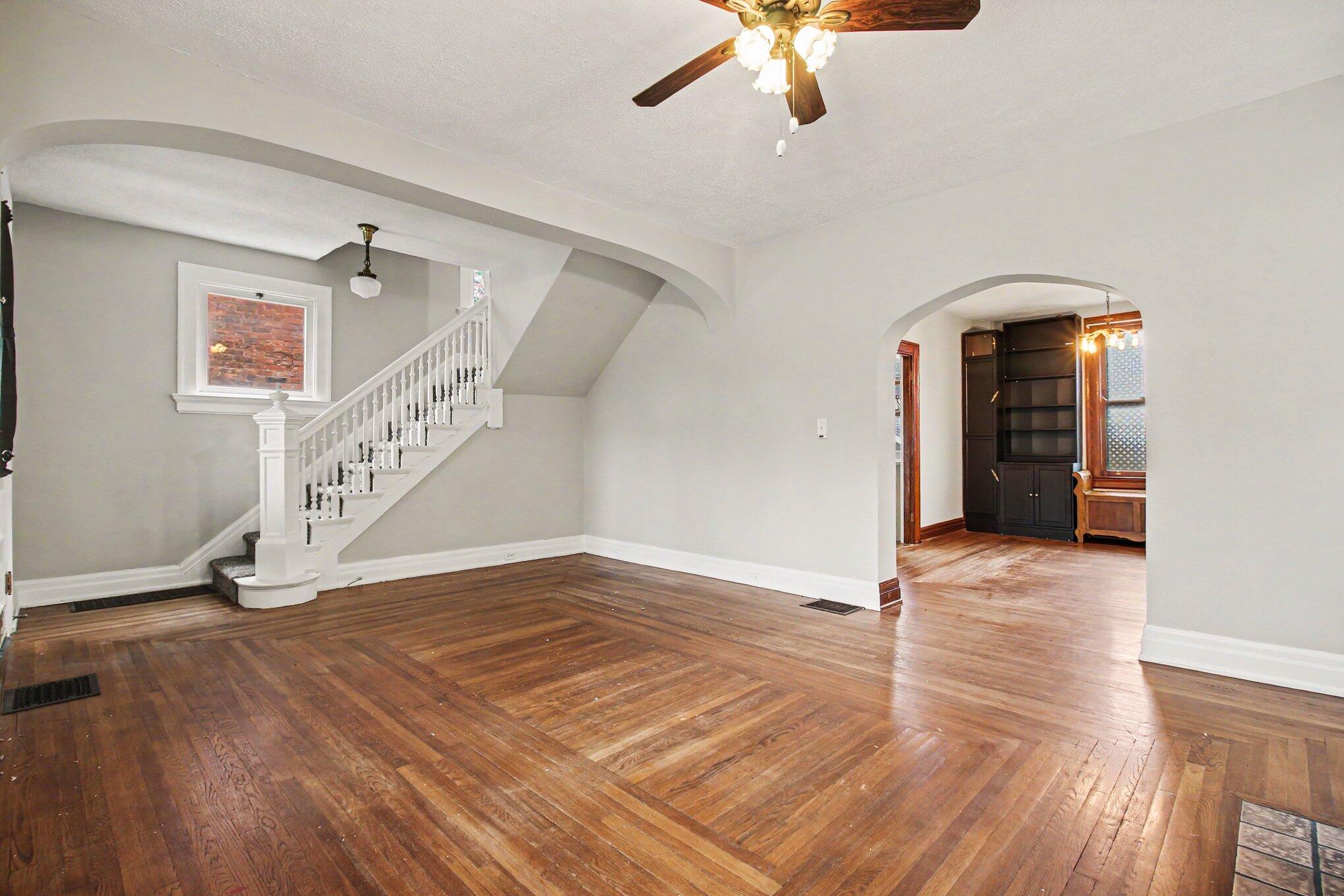 122 W 34th Street Property Photo 6