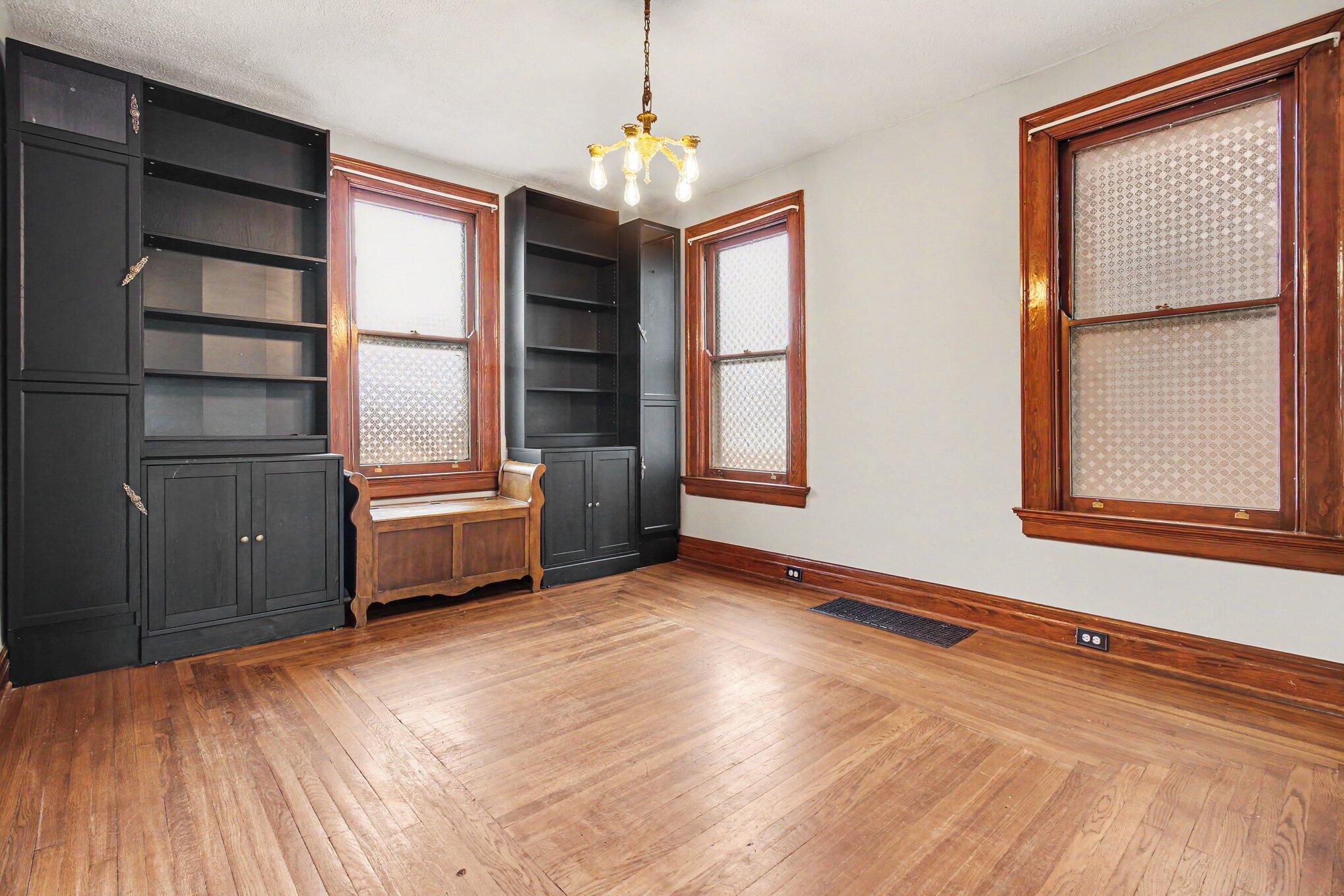 122 W 34th Street Property Photo 8