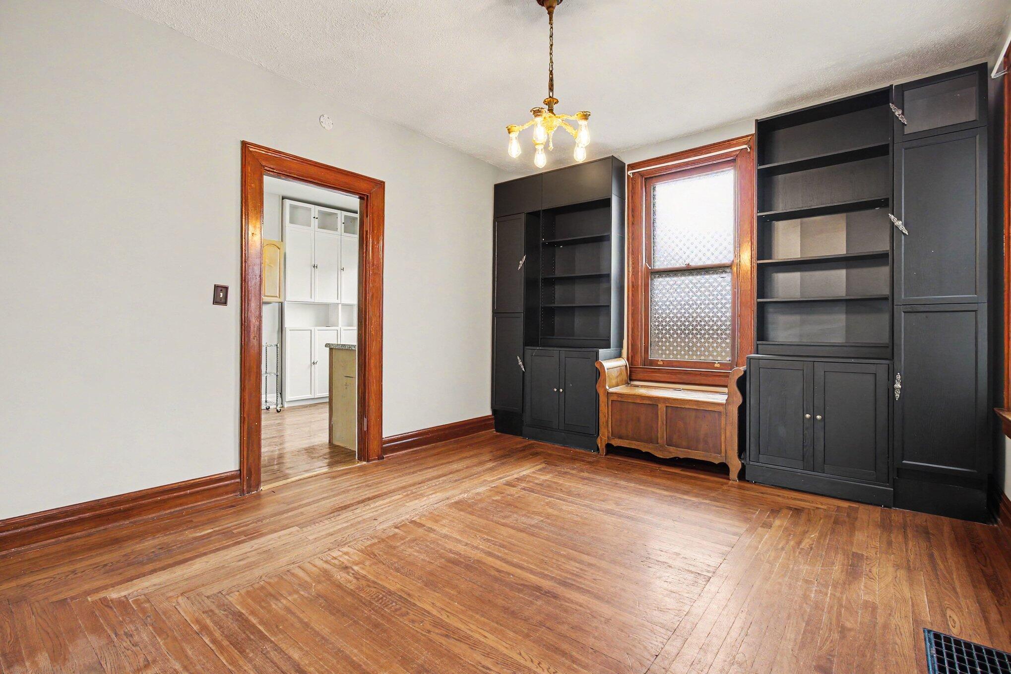 122 W 34th Street Property Photo 9