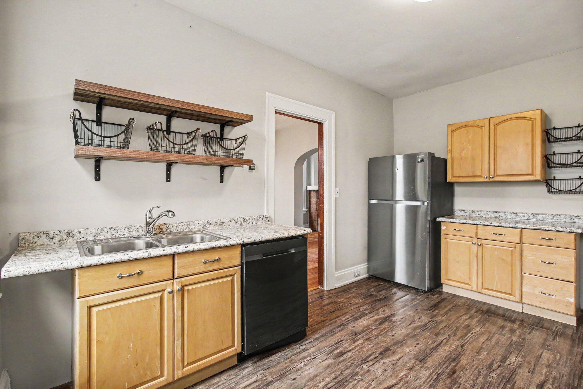 122 W 34th Street Property Photo 12