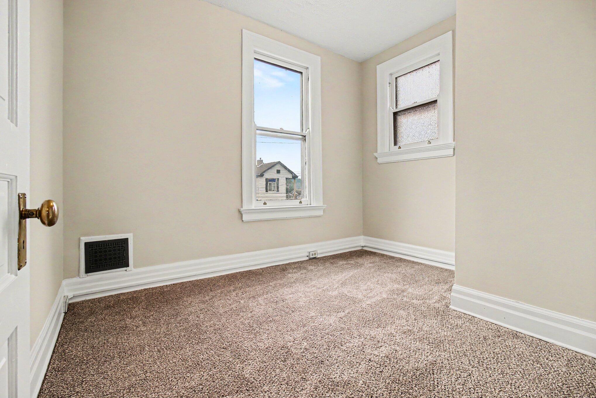 122 W 34th Street Property Photo 14