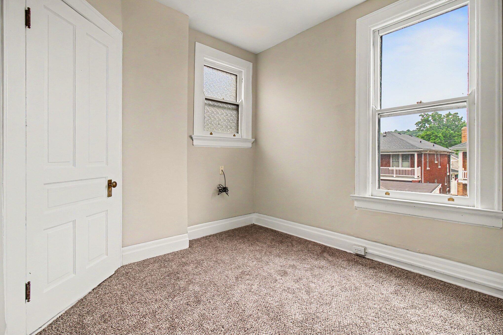122 W 34th Street Property Photo 16