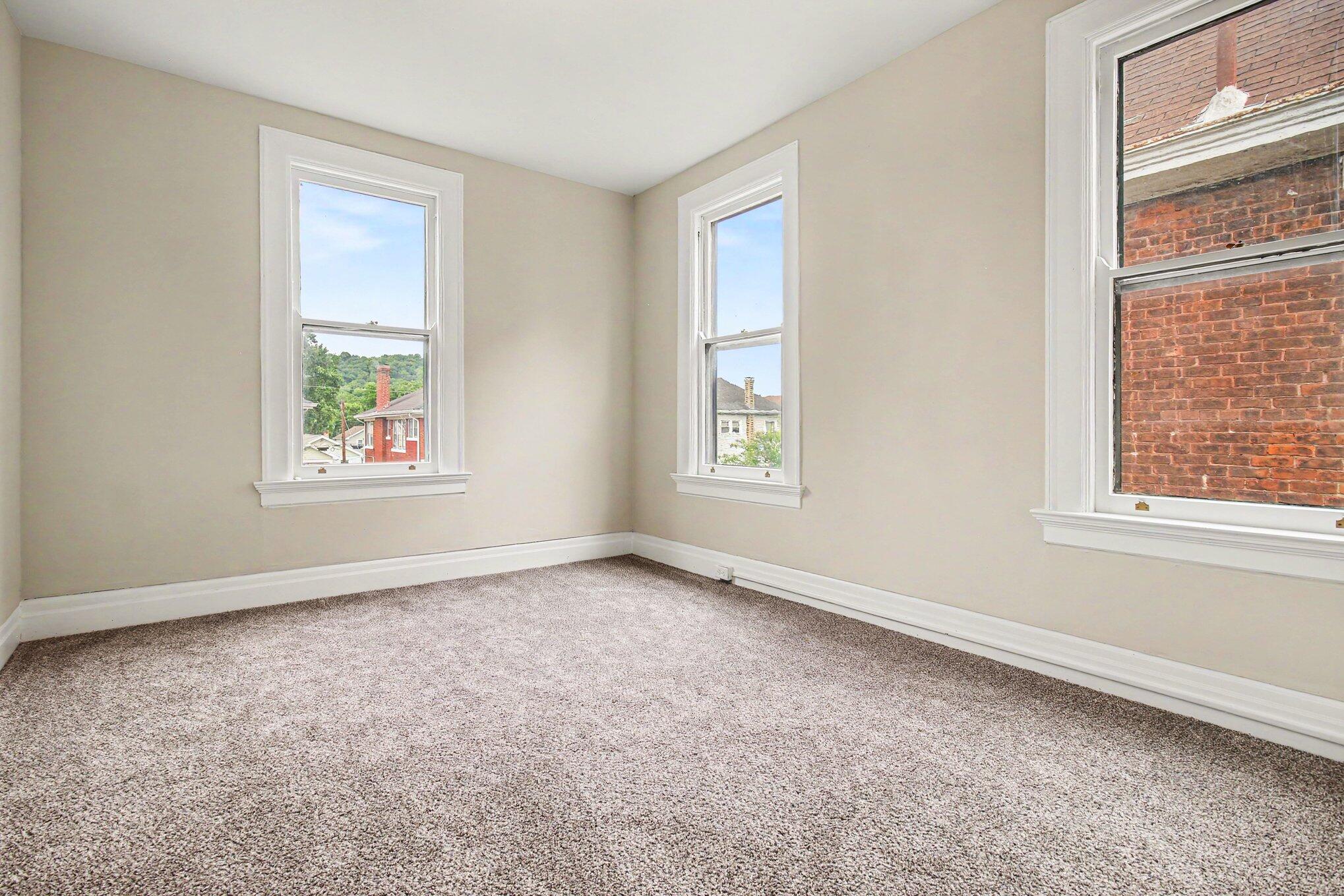 122 W 34th Street Property Photo 18