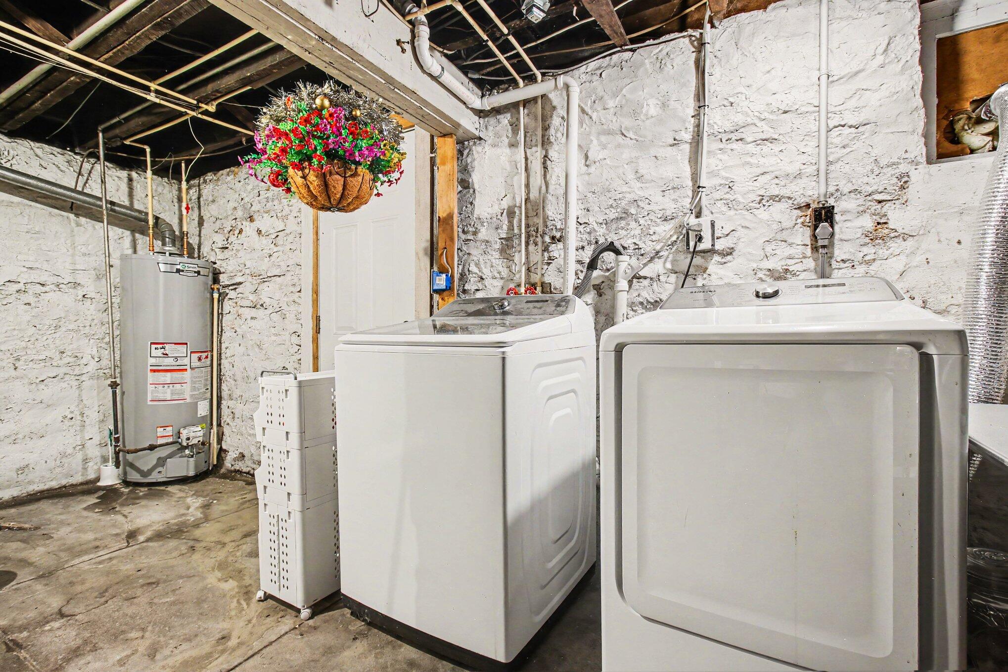 122 W 34th Street Property Photo 23