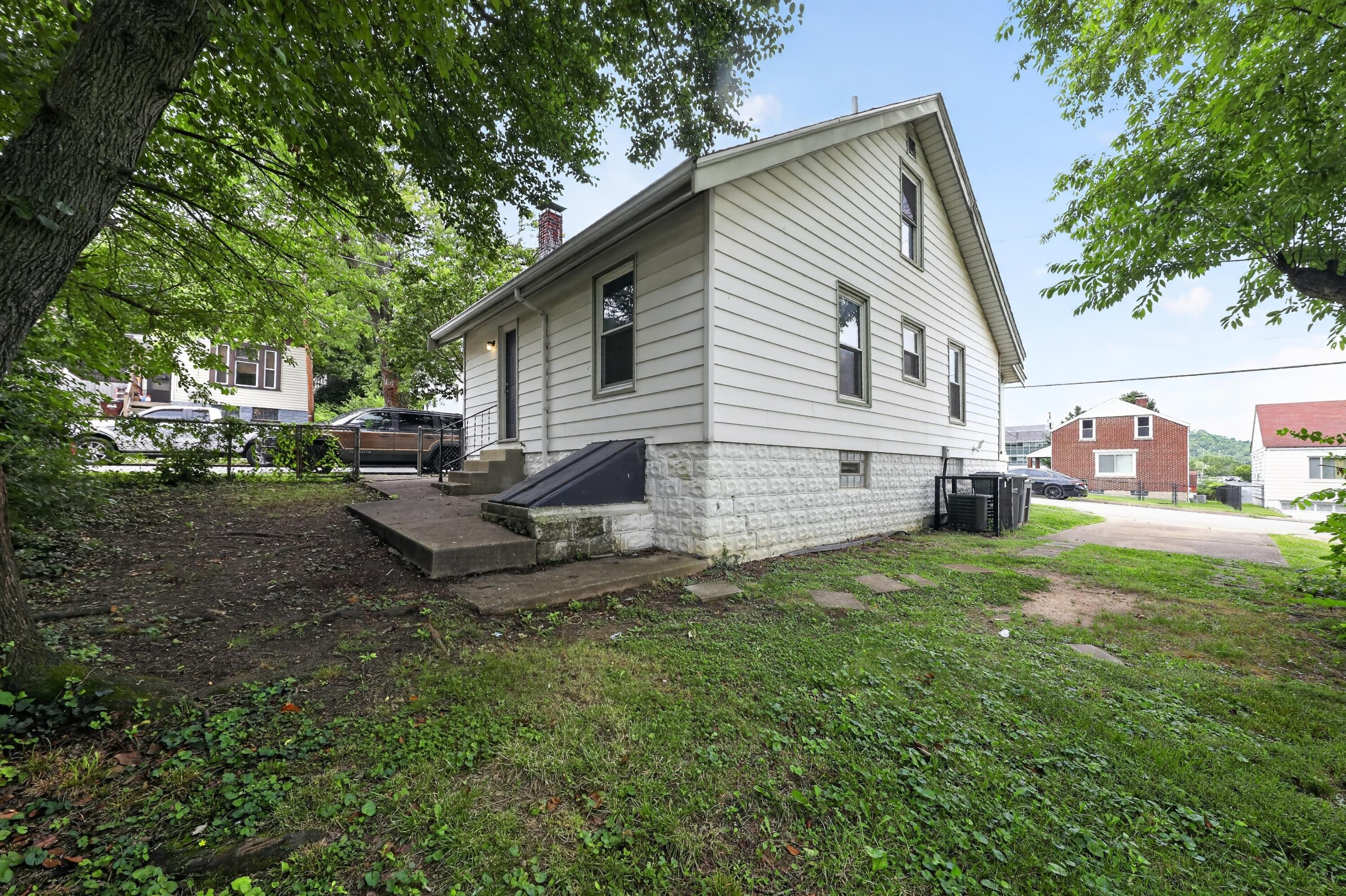 511 W 16th Street Property Photo 4