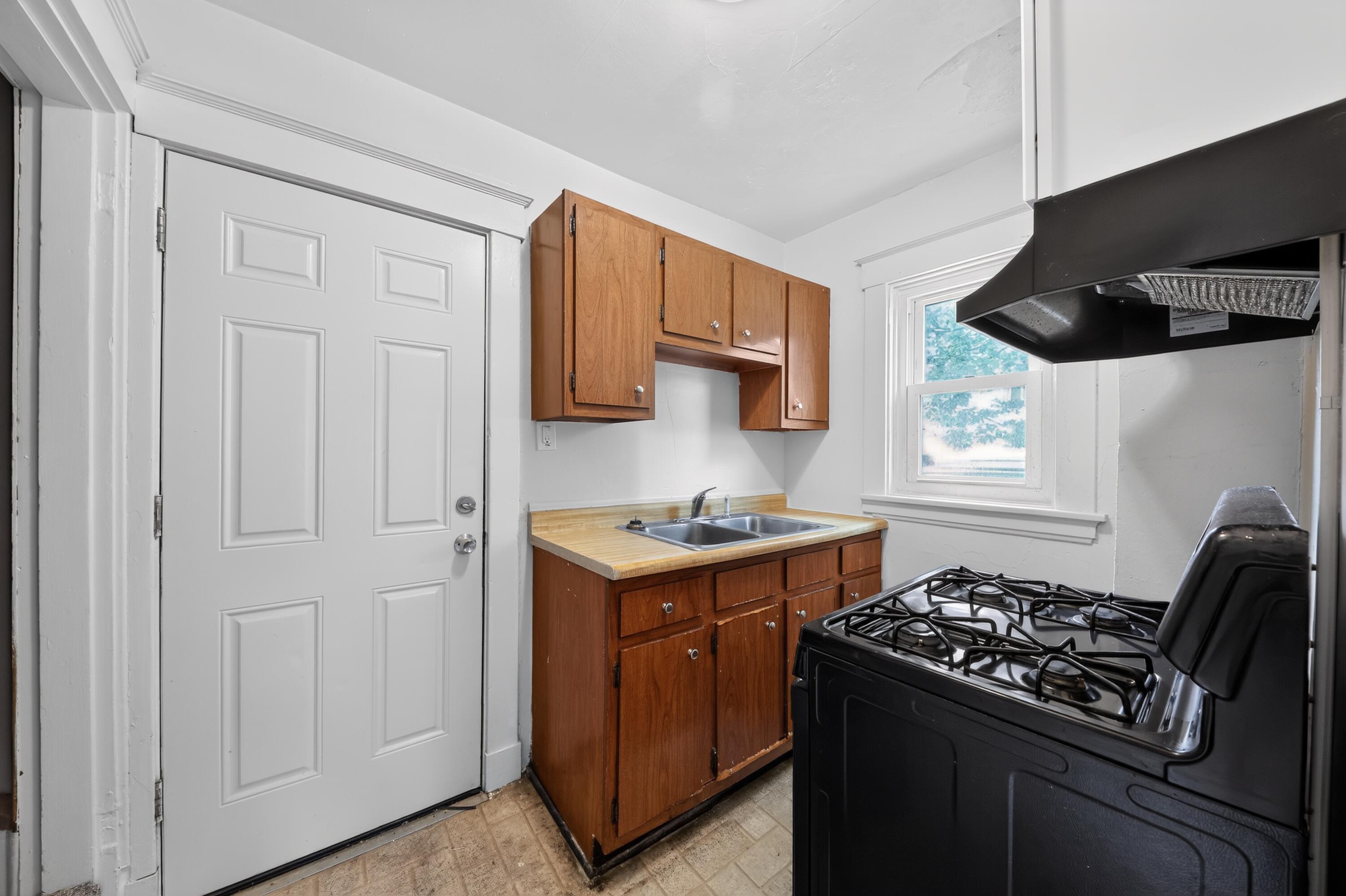 511 W 16th Street Property Photo 8