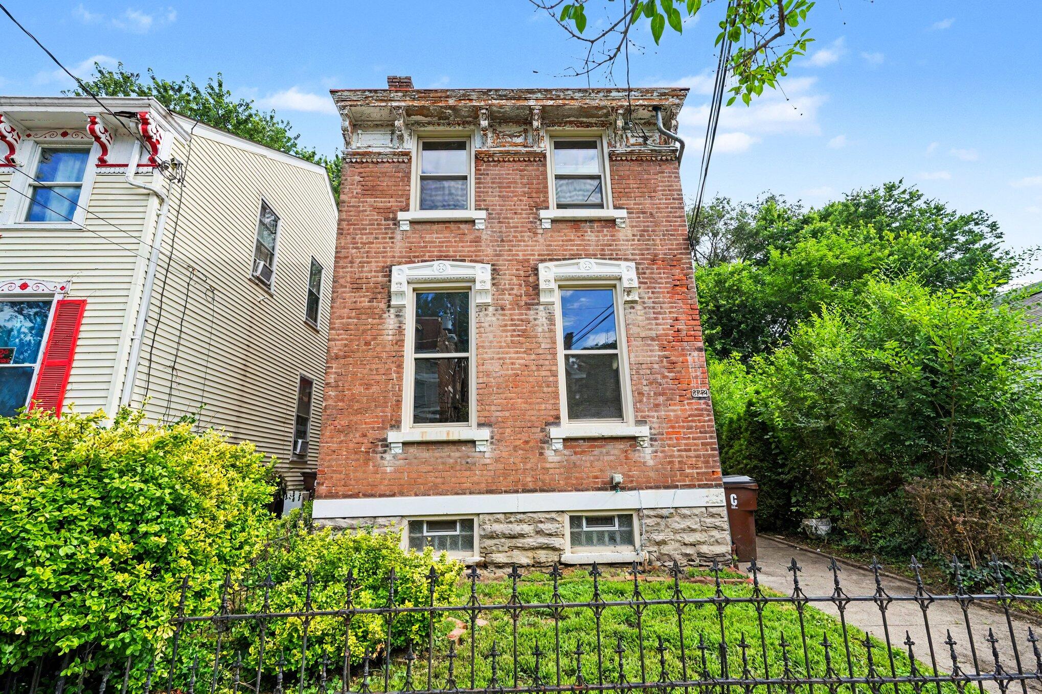 322 E 17th Street Property Photo 4
