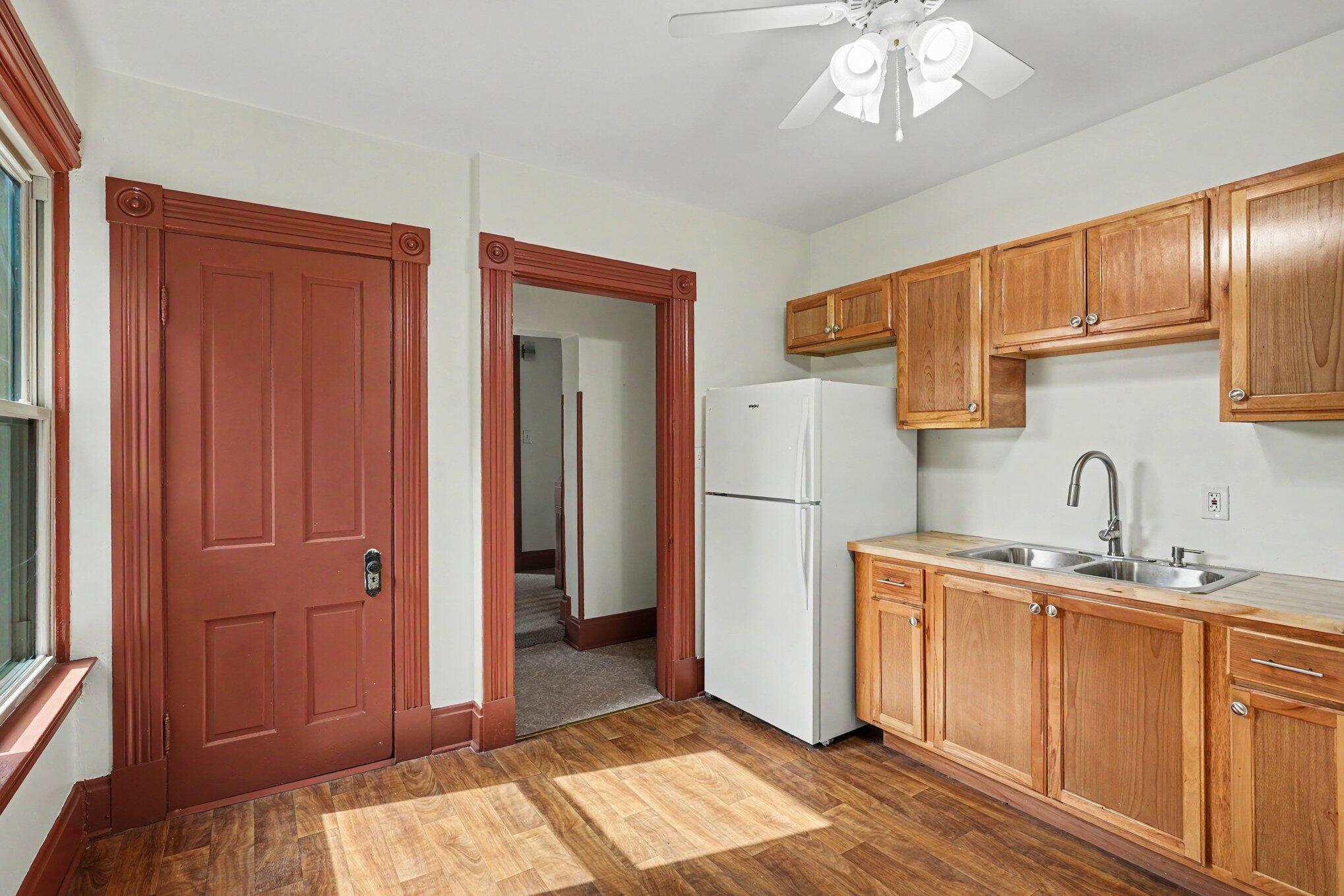 322 E 17th Street Property Photo 7