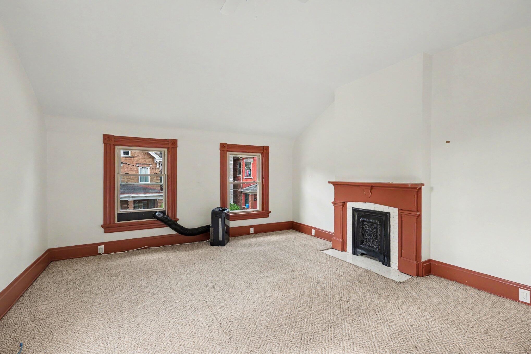 322 E 17th Street Property Photo 9