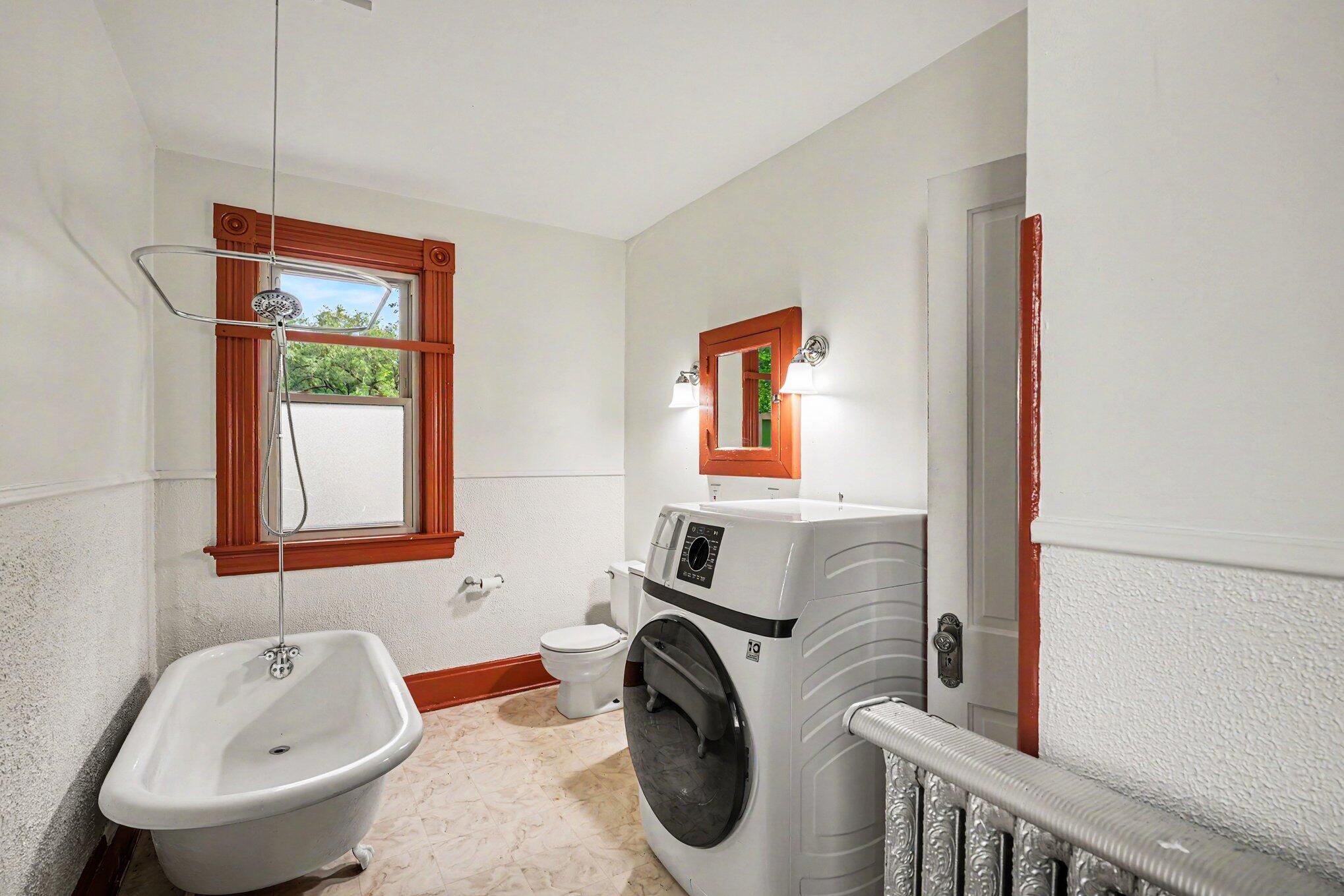322 E 17th Street Property Photo 10