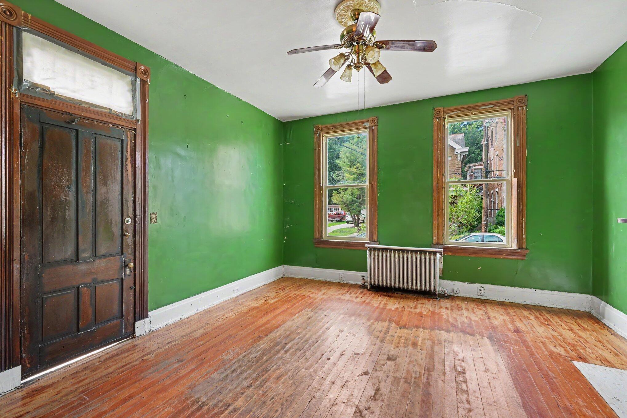 322 E 17th Street Property Photo 19
