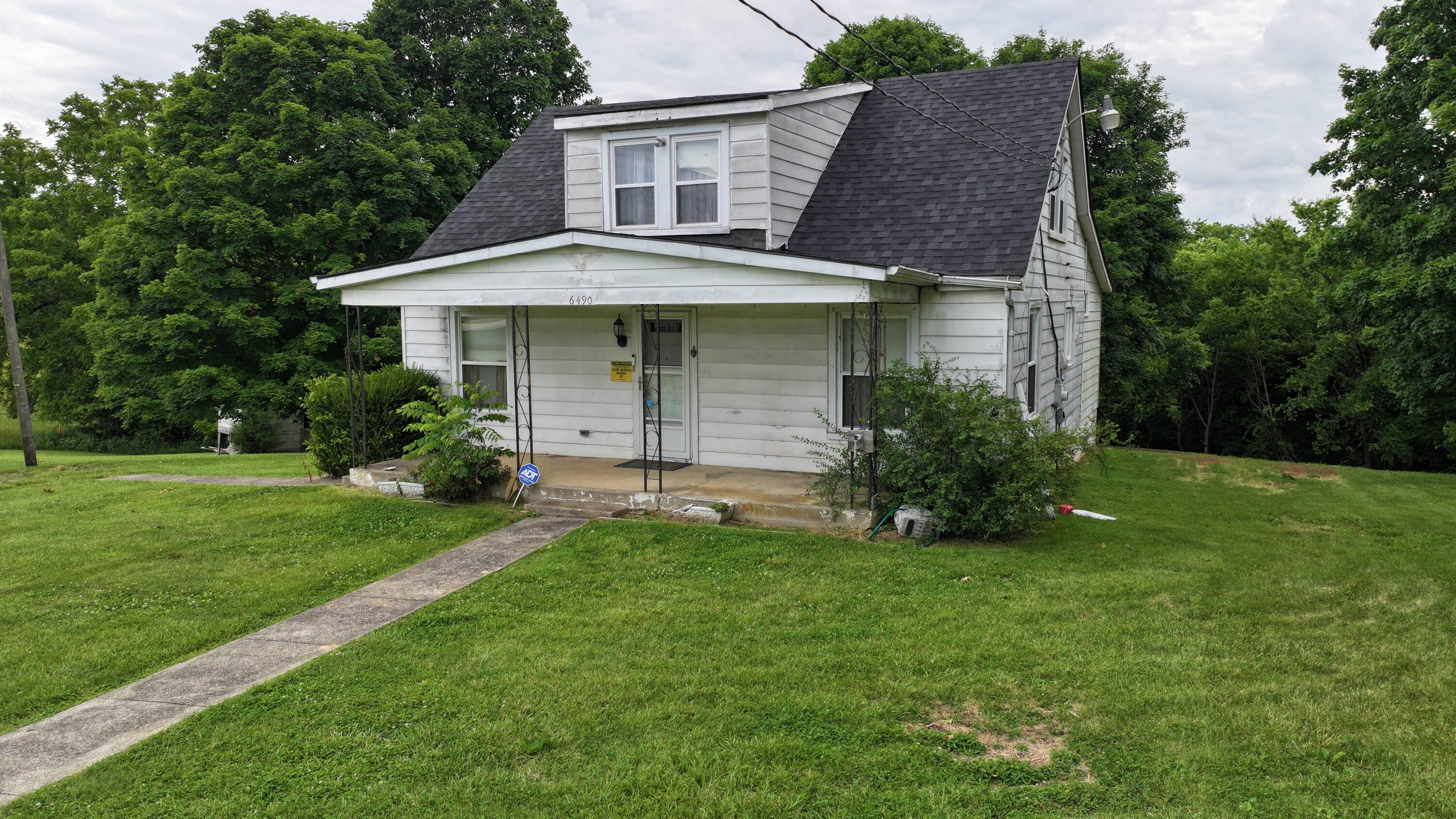 6490 Gratz Road Property Photo 1