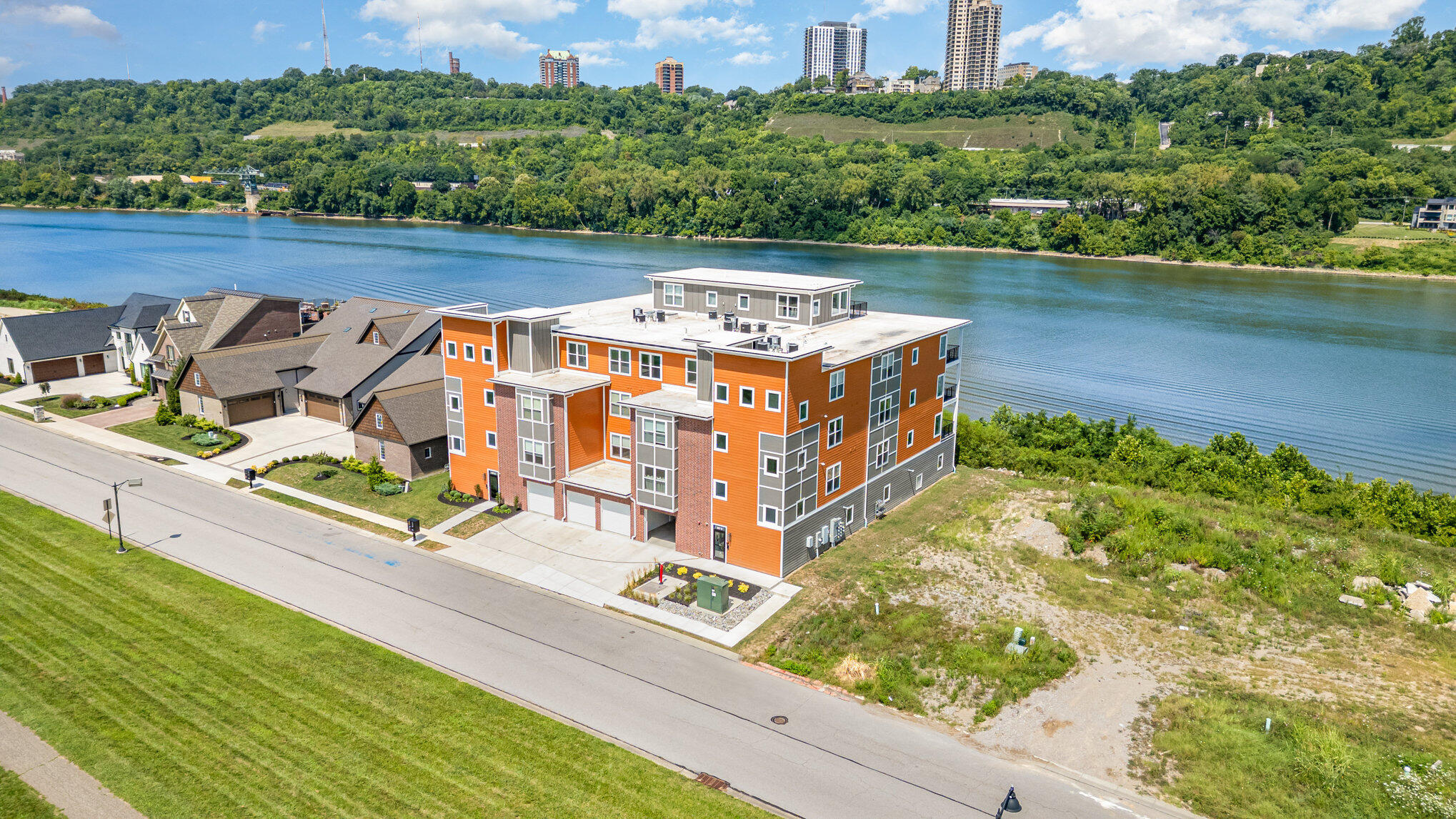 617 Manhattan Boulevard, 204 Property Photo 2