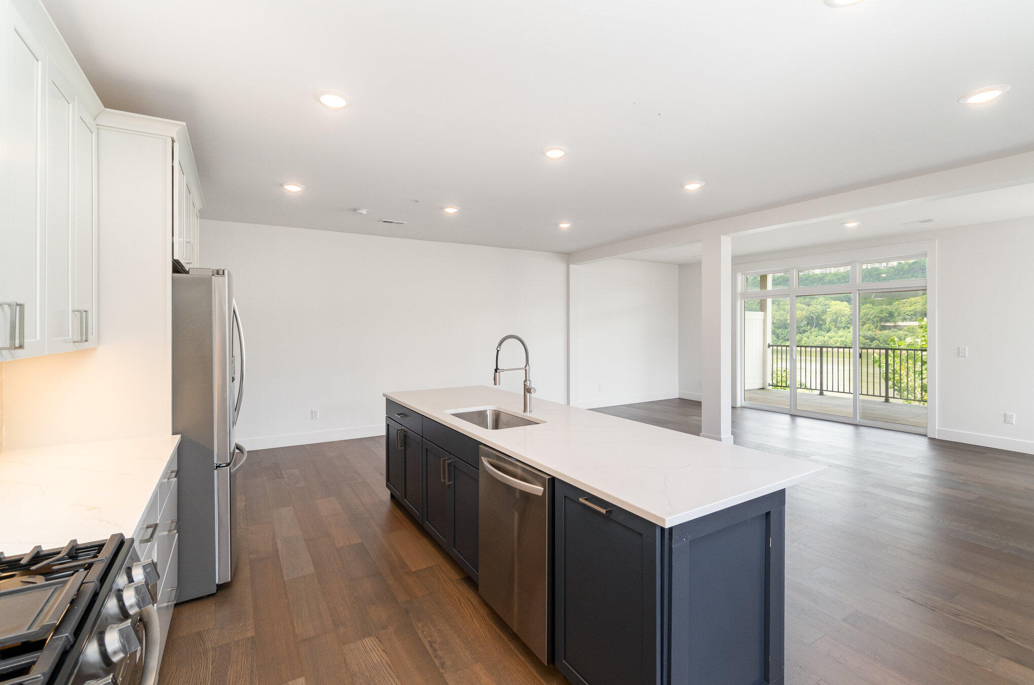 617 Manhattan Boulevard, 204 Property Photo 10