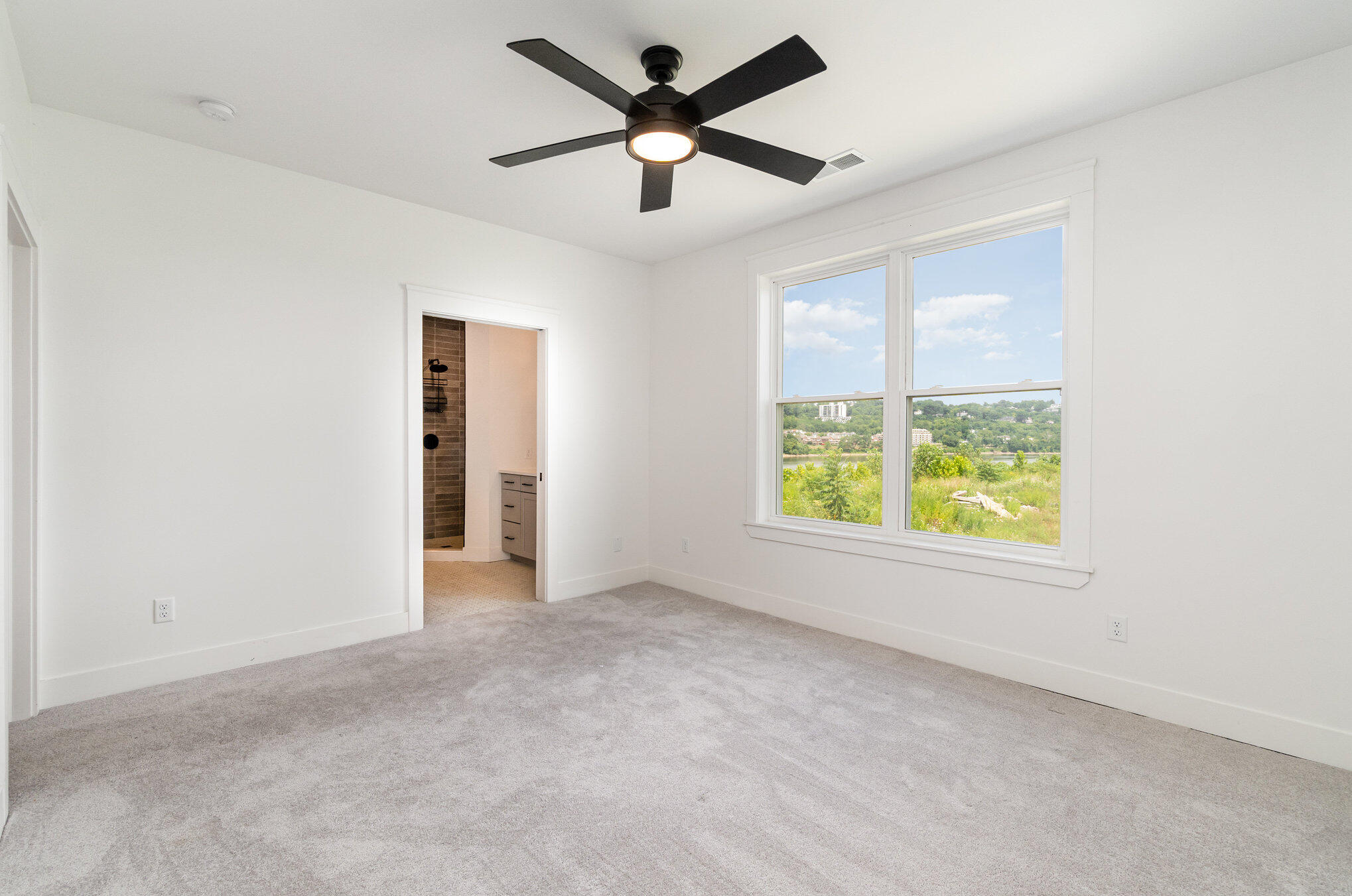 617 Manhattan Boulevard, 204 Property Photo 11