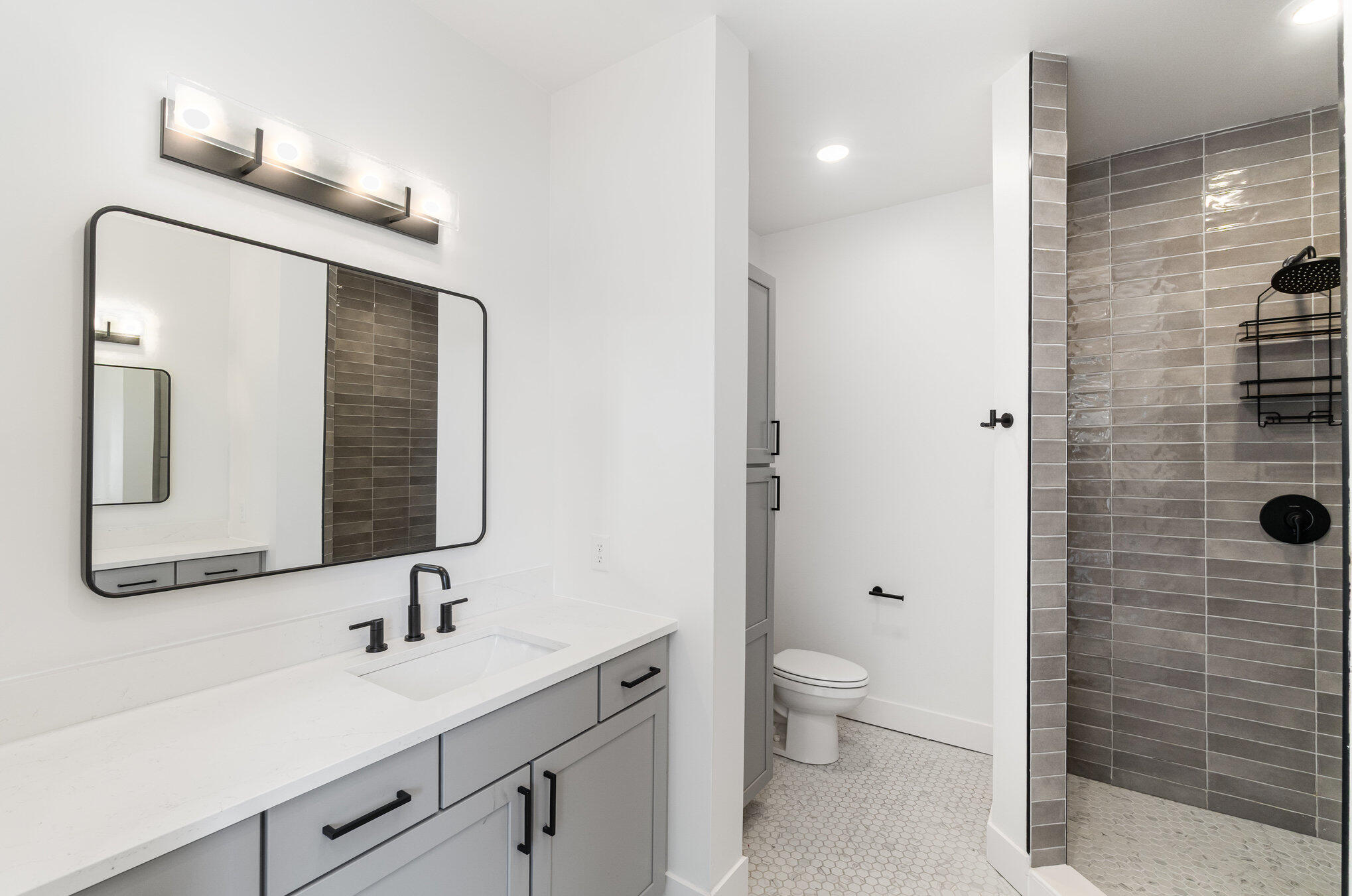 617 Manhattan Boulevard, 204 Property Photo 12