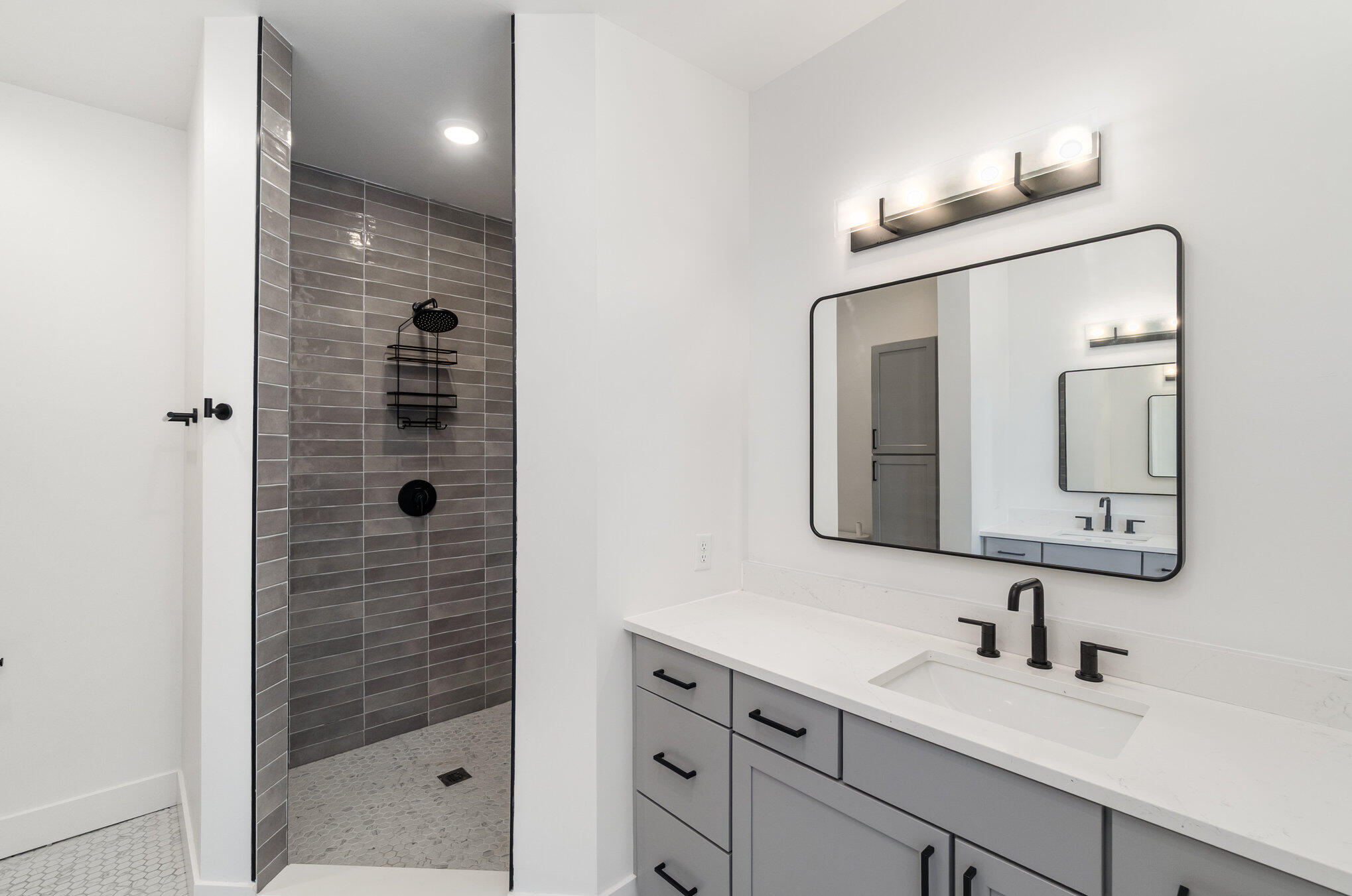 617 Manhattan Boulevard, 204 Property Photo 16