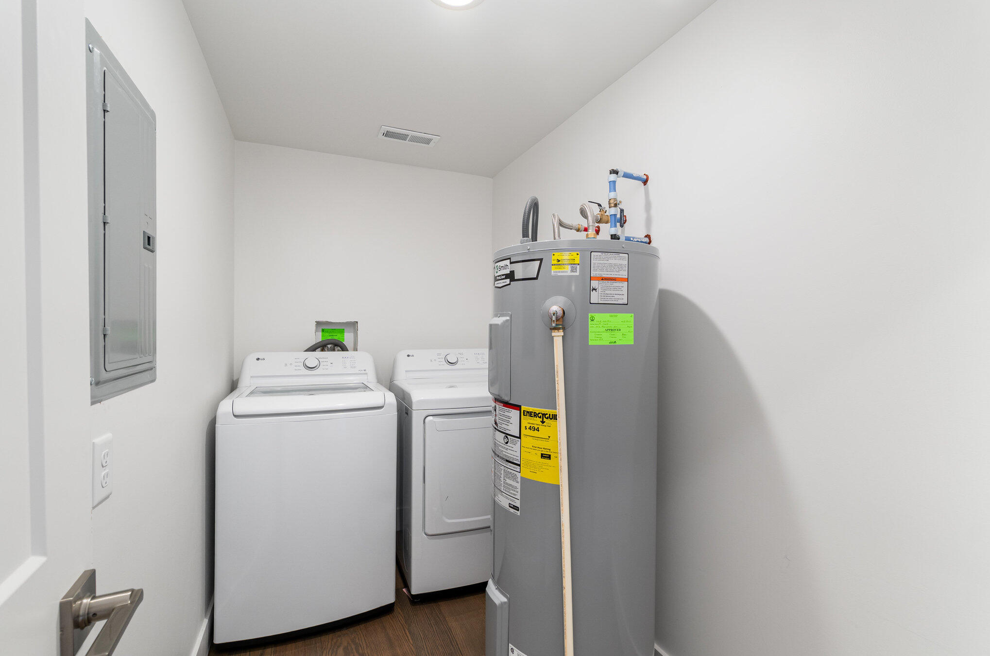 617 Manhattan Boulevard, 204 Property Photo 17