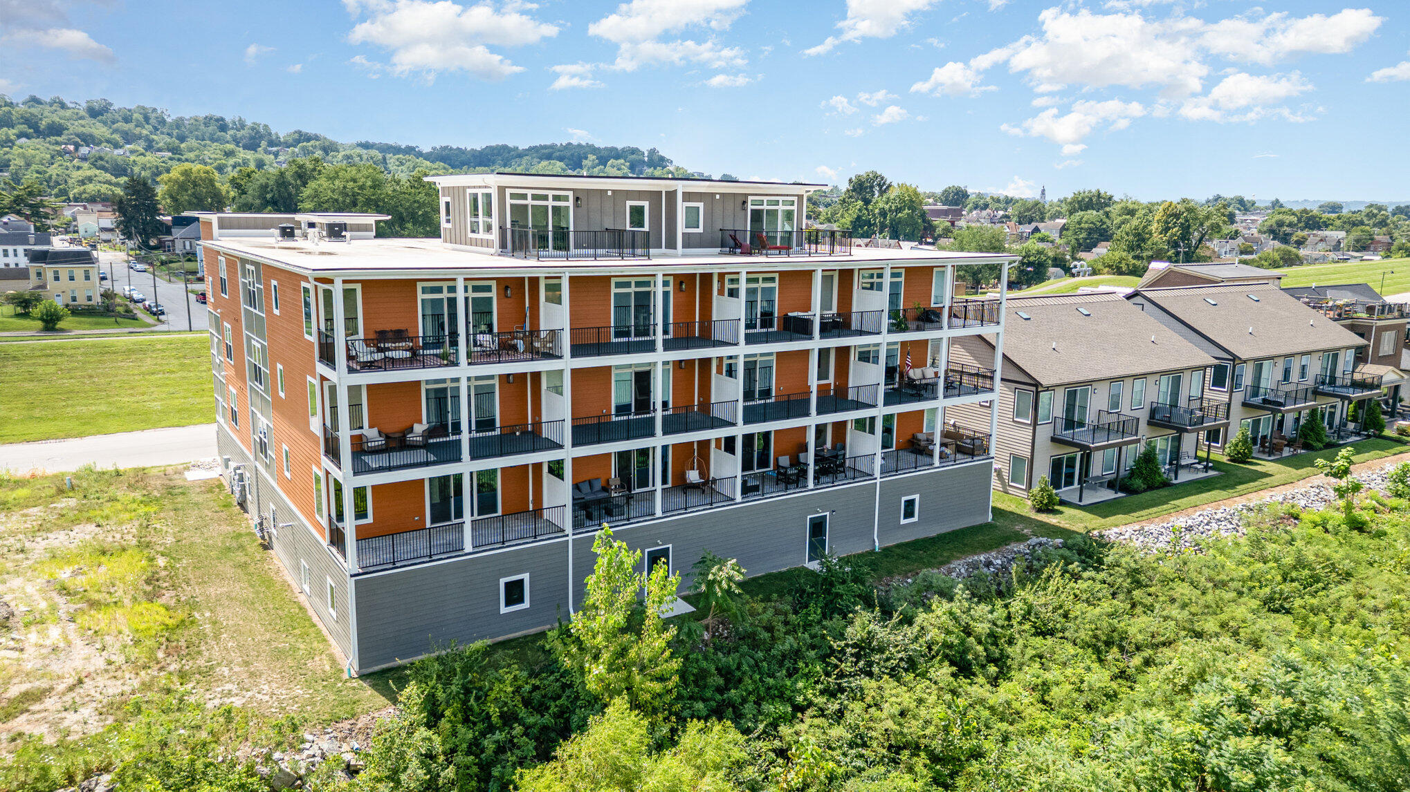 617 Manhattan Boulevard, 204 Property Photo 20