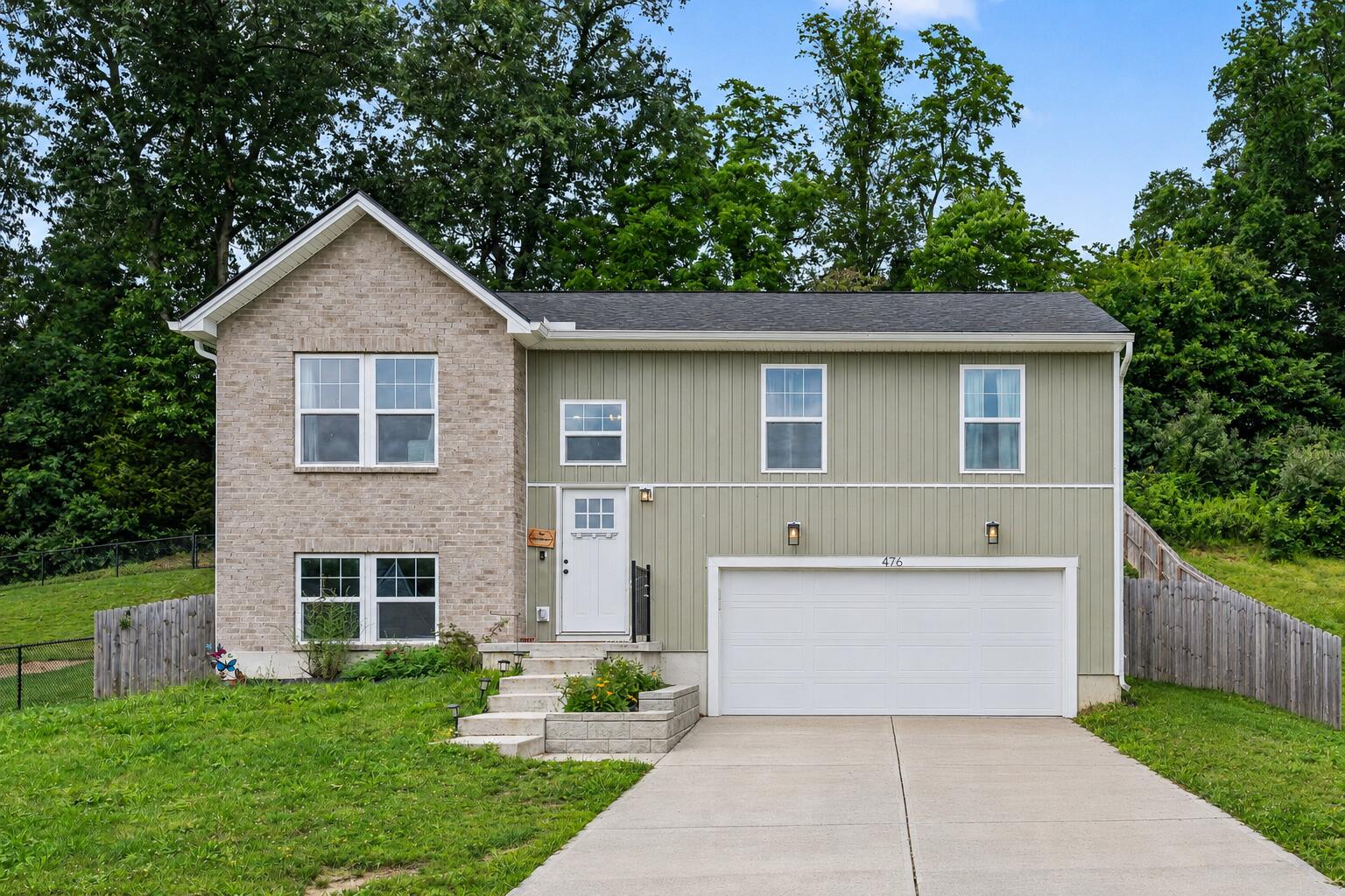 476 Eagle Creek Drive Property Photo 1