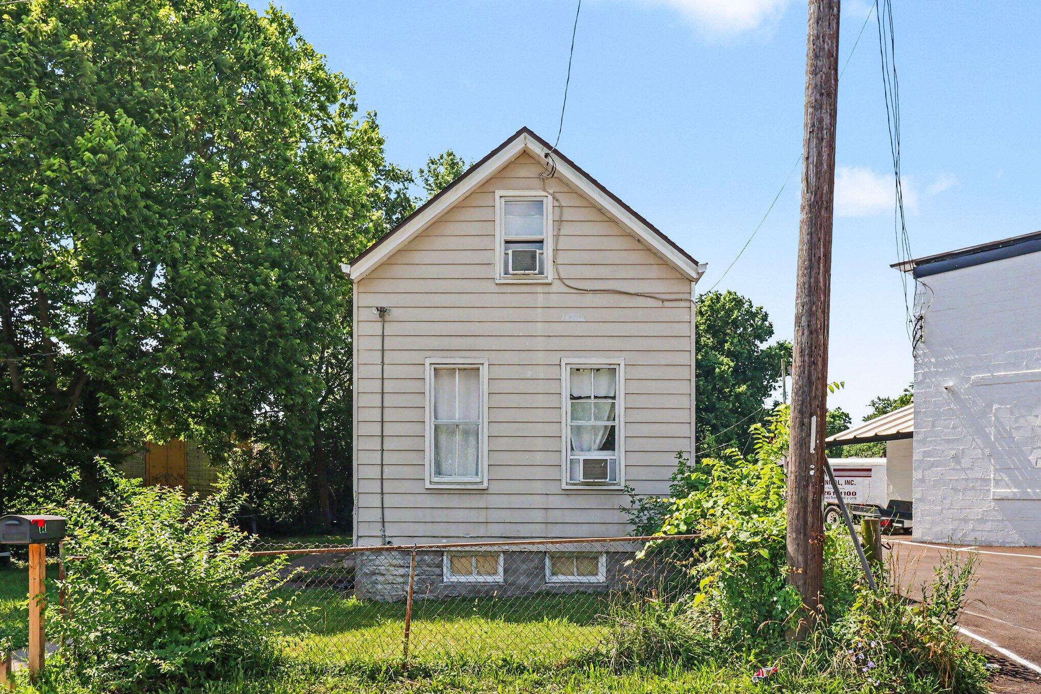 121 E 32nd Street Property Photo 1