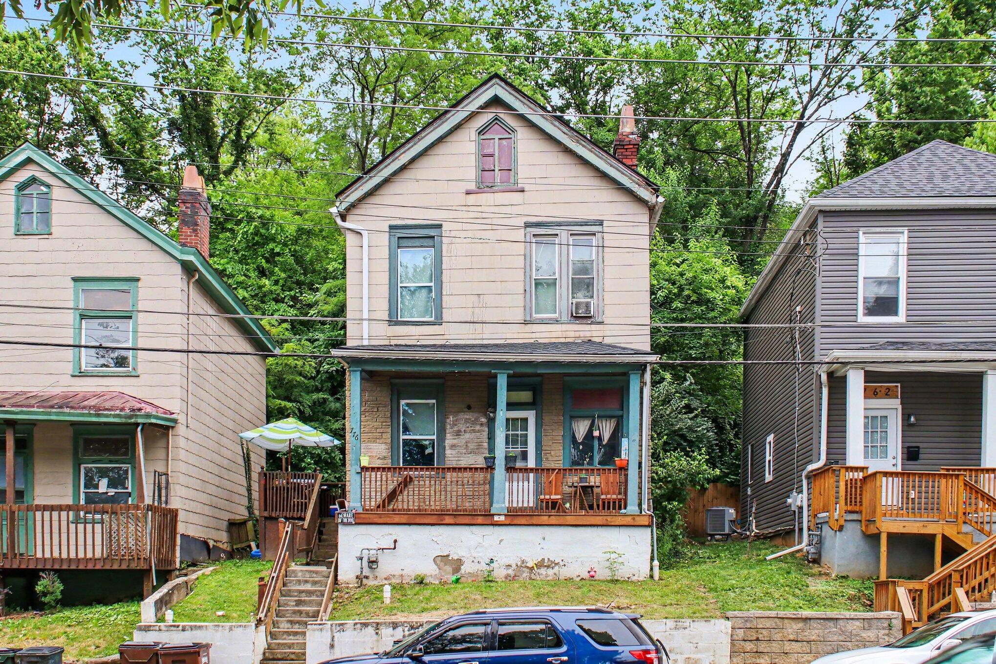 776 E 10th Street Property Photo 1