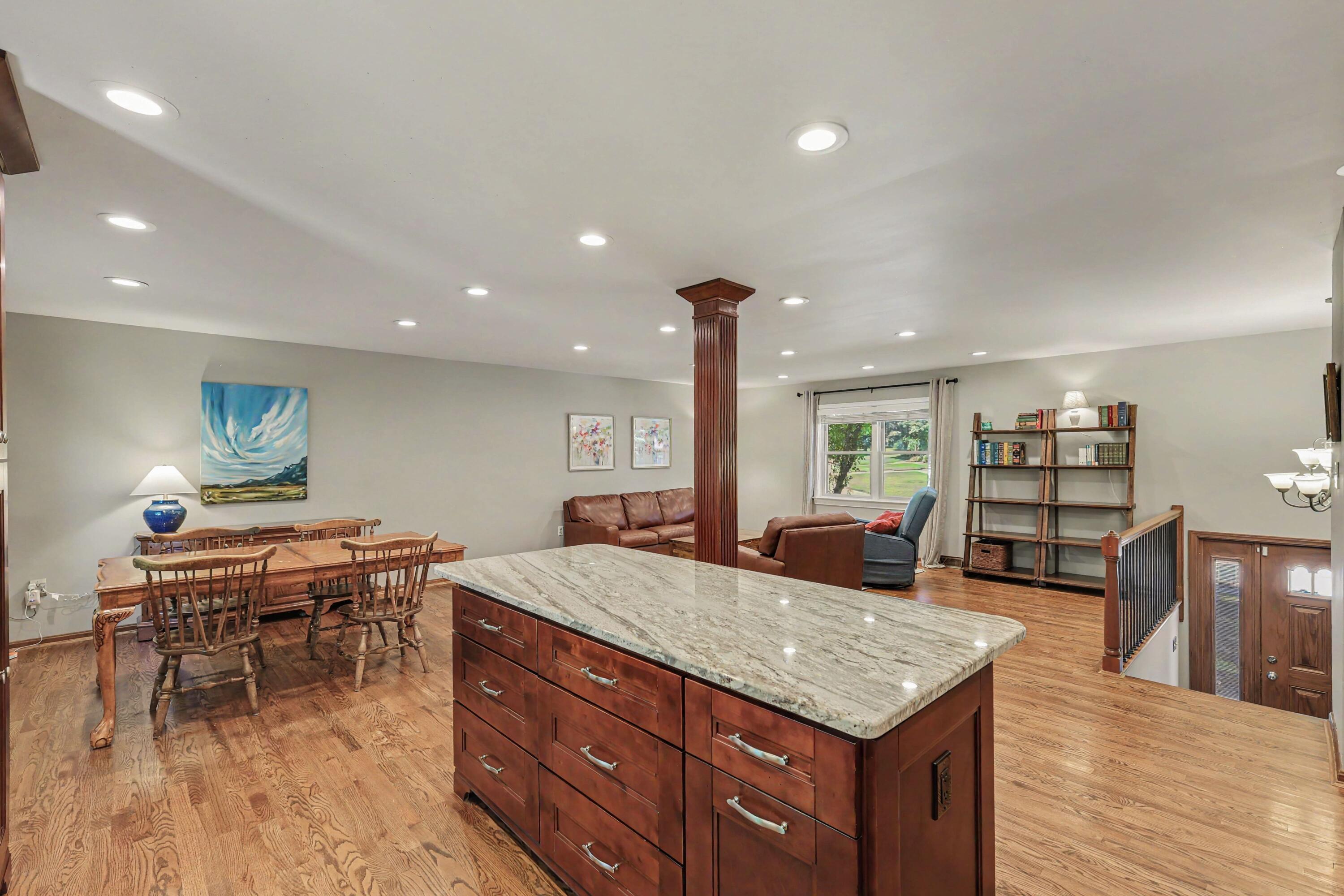1868 Mount Vernon Drive Property Photo 6