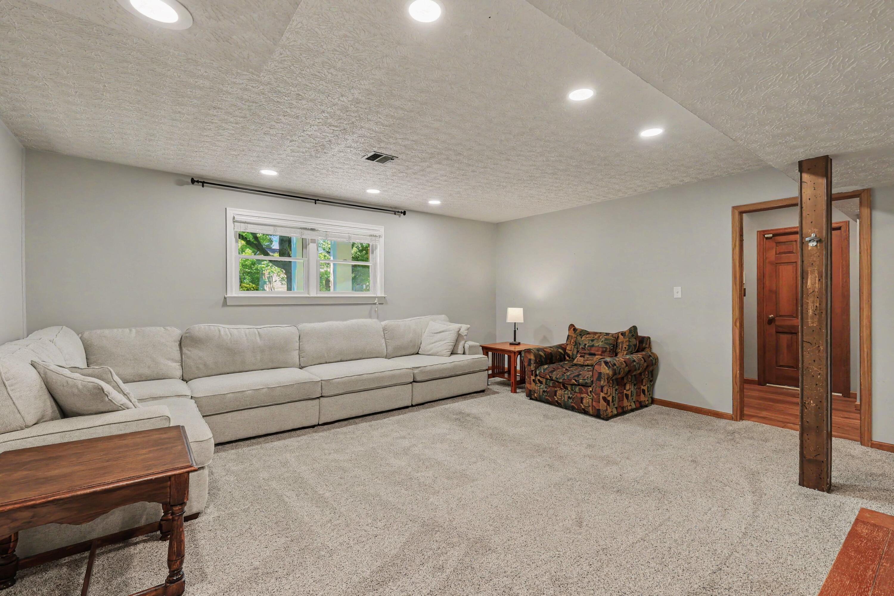 1868 Mount Vernon Drive Property Photo 18