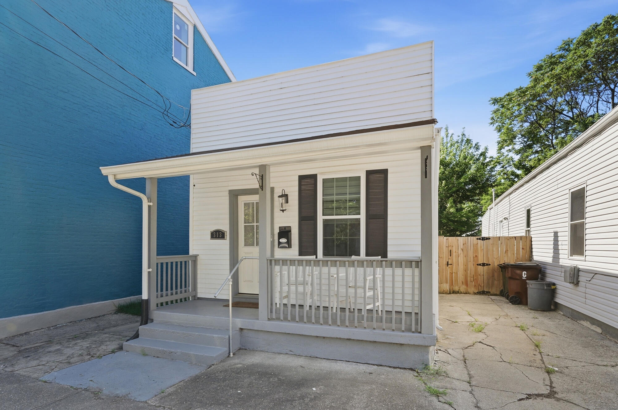 313 E 13th Street Property Photo 2