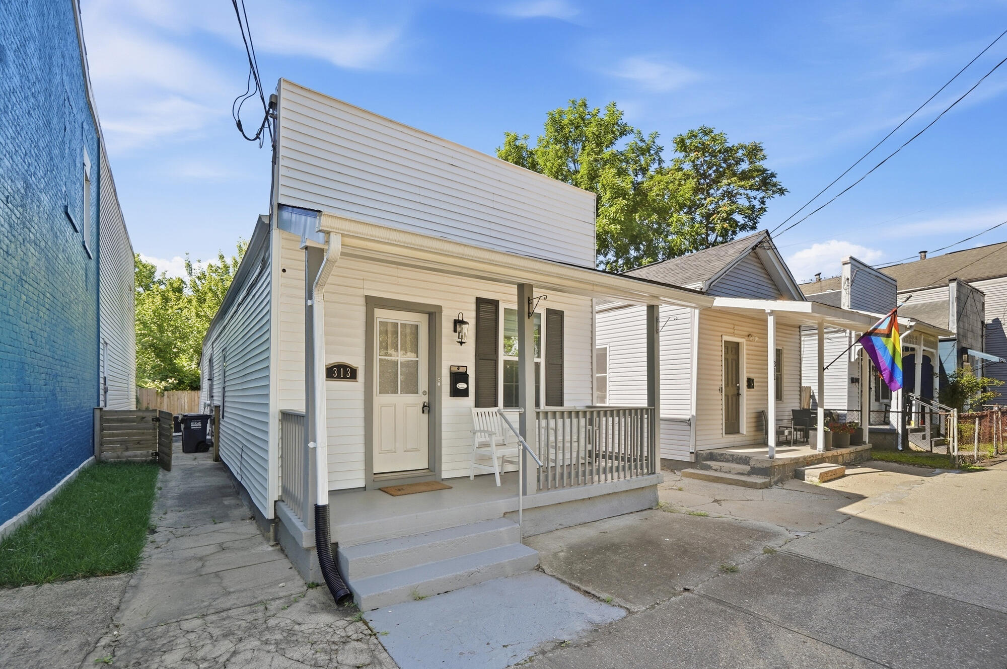 313 E 13th Street Property Photo 3