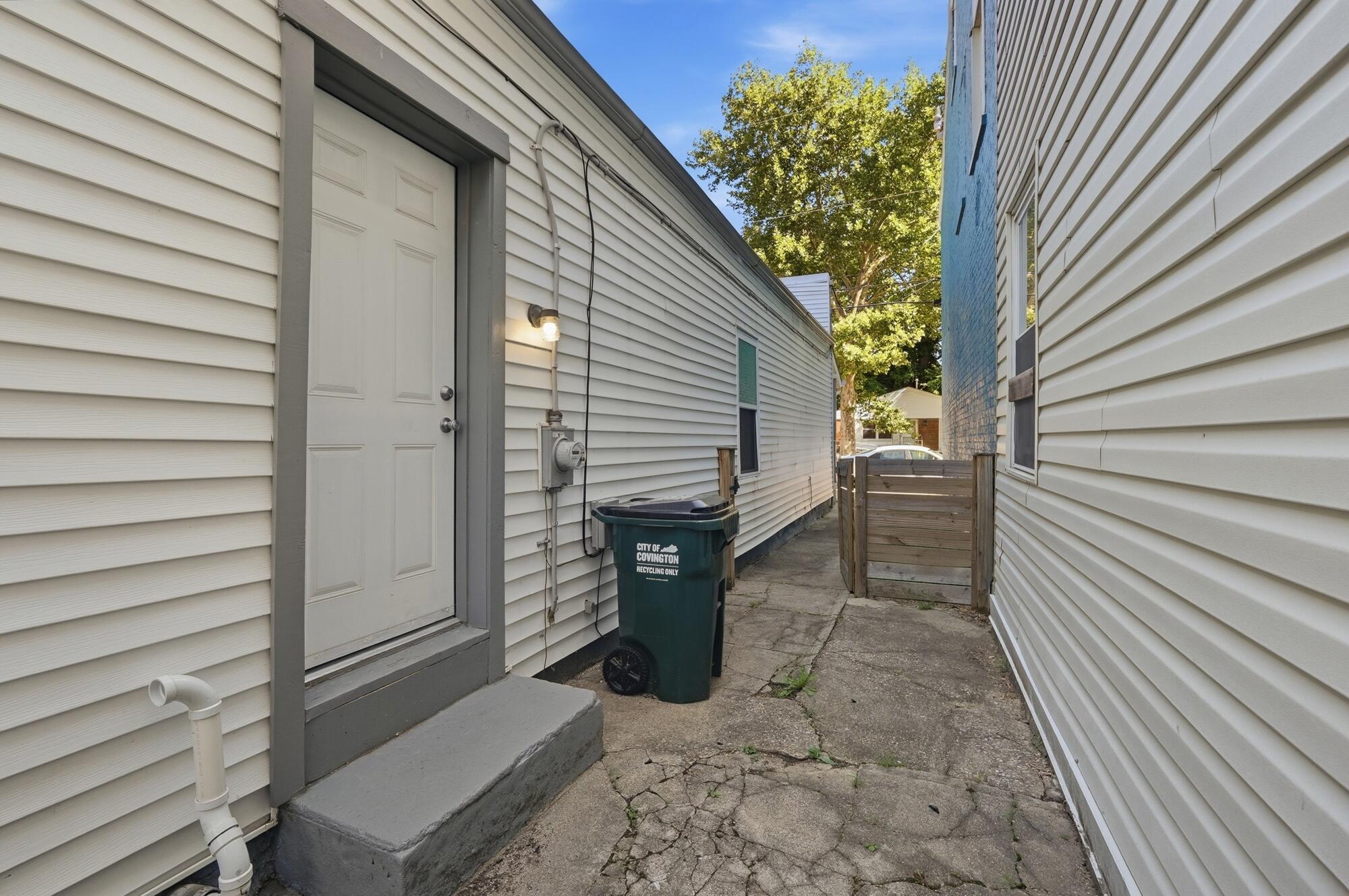 313 E 13th Street Property Photo 30