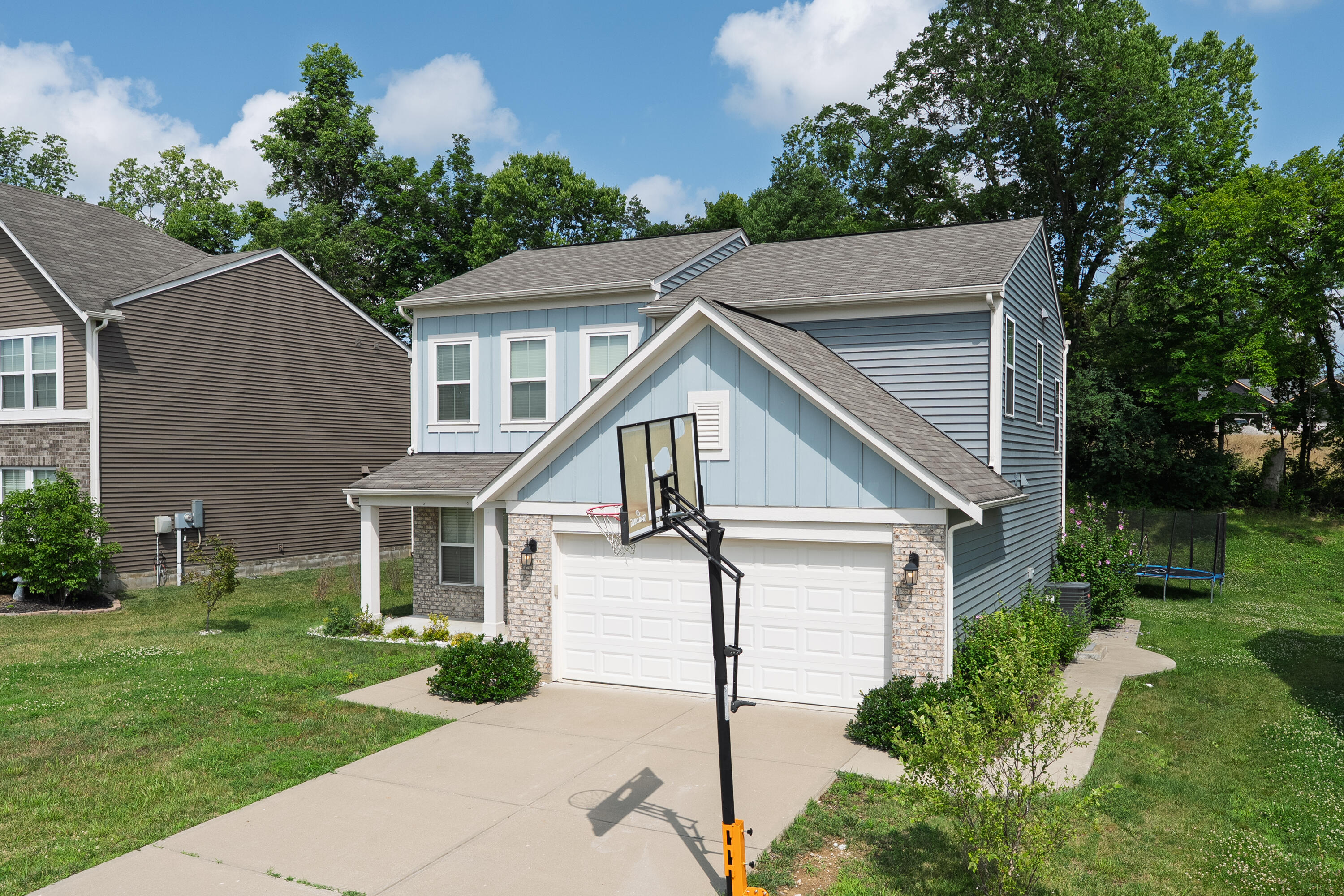 1375 Meadowcrest Circle Property Photo 3