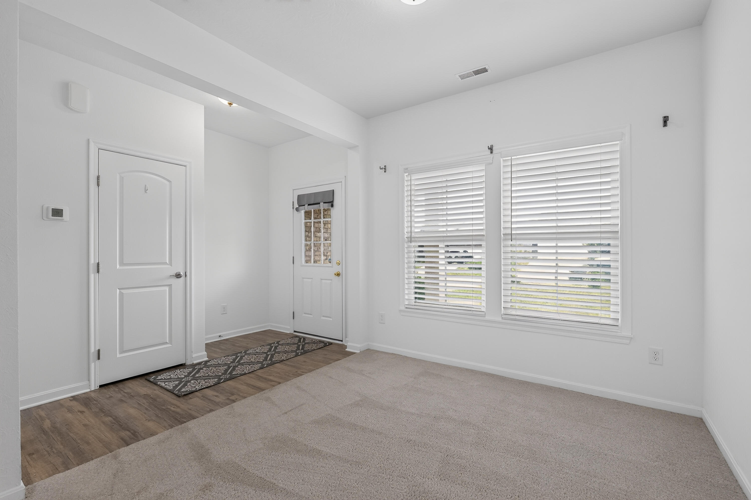 1375 Meadowcrest Circle Property Photo 4