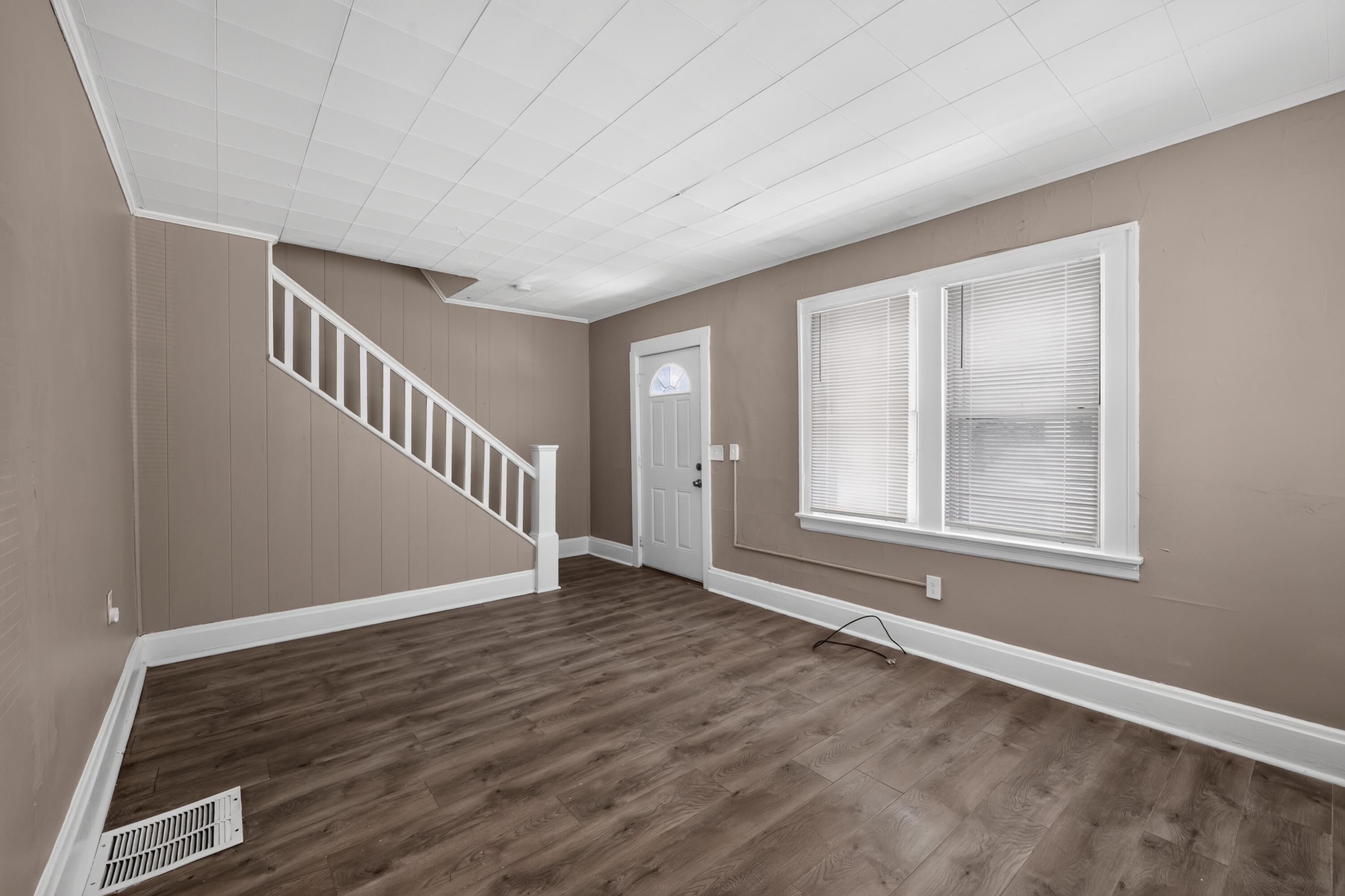 4715 Victory Avenue Property Photo 9
