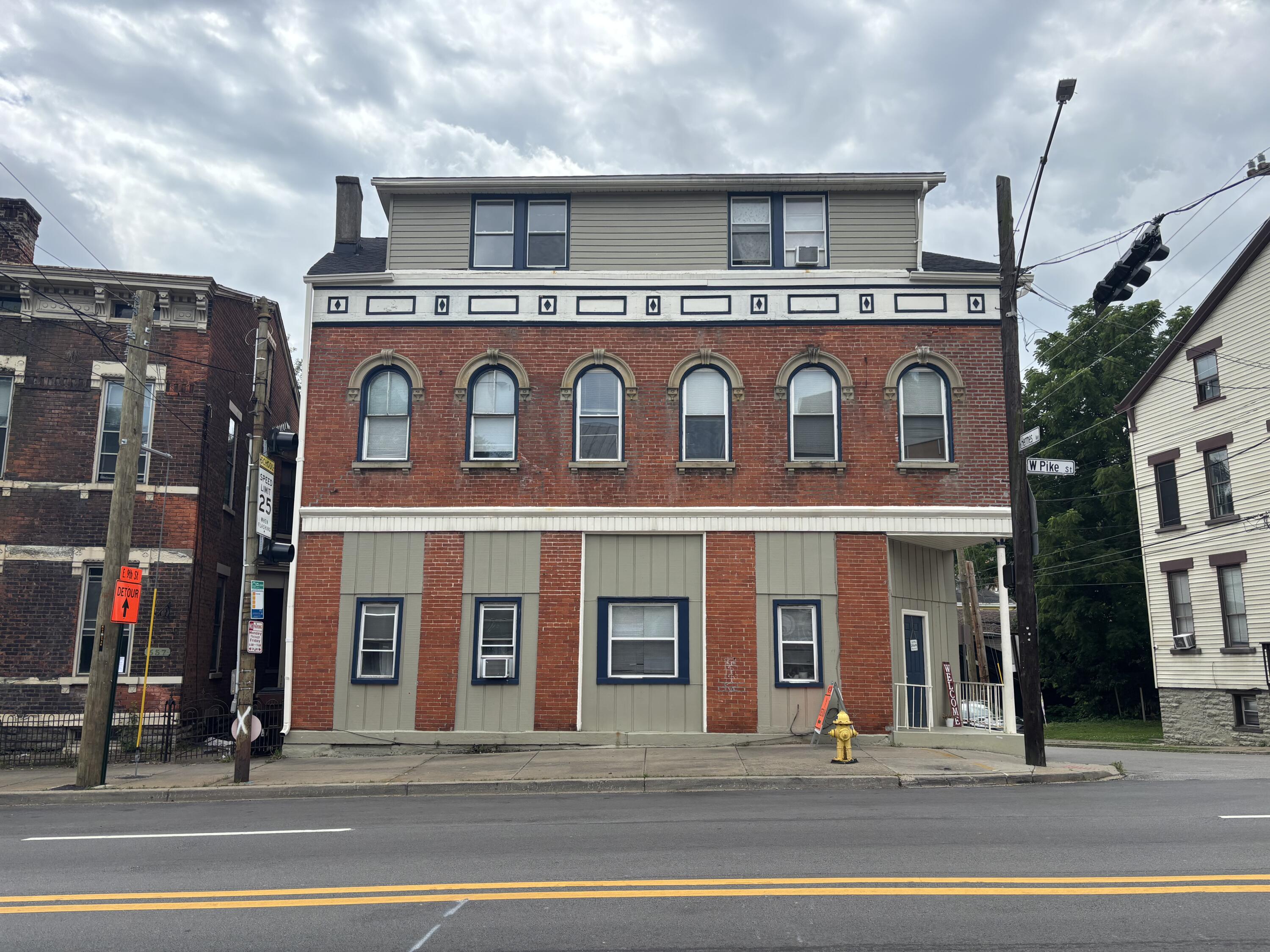 661 W Pike Street Property Photo 1