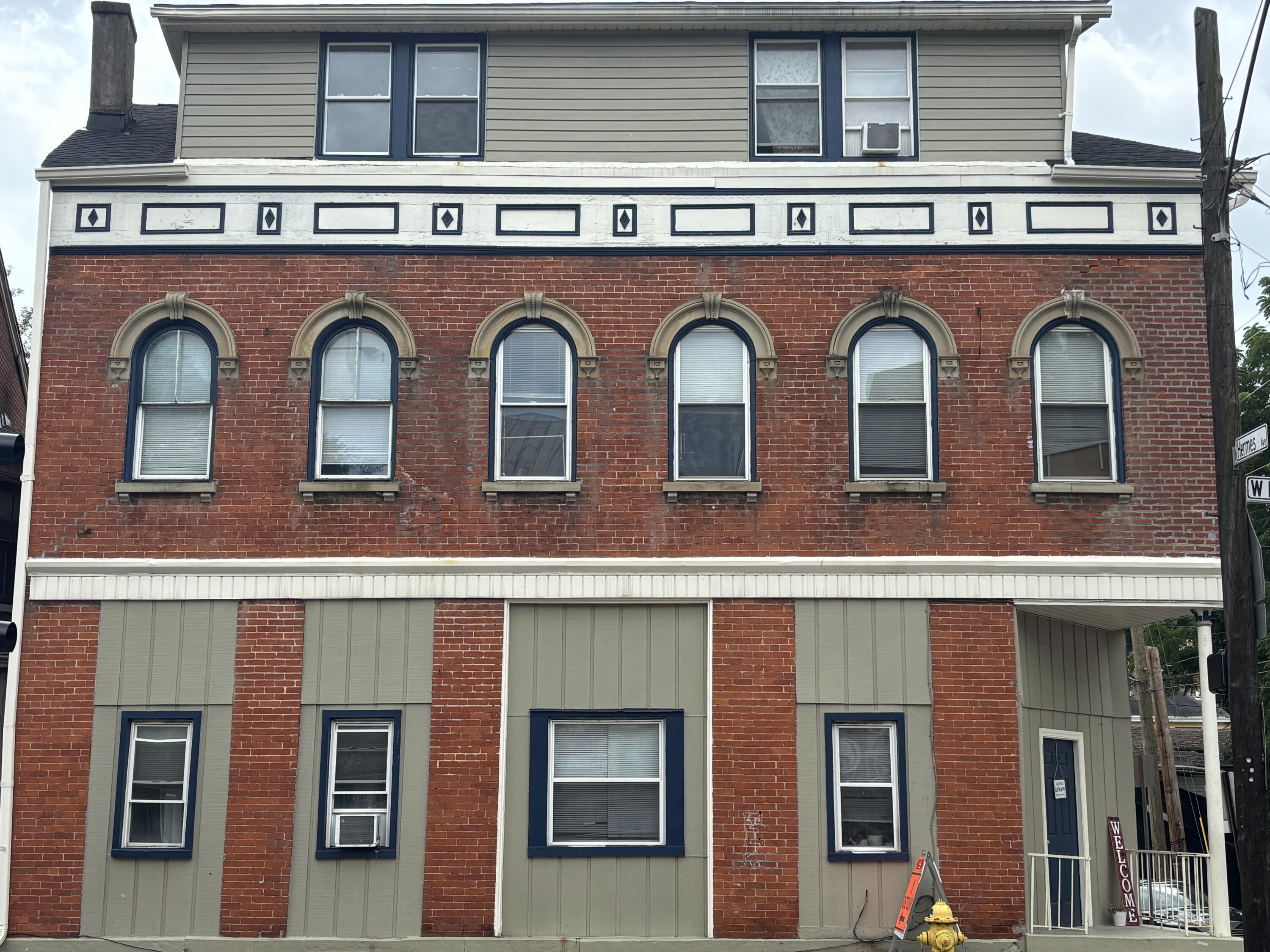 661 W Pike Street Property Photo 2