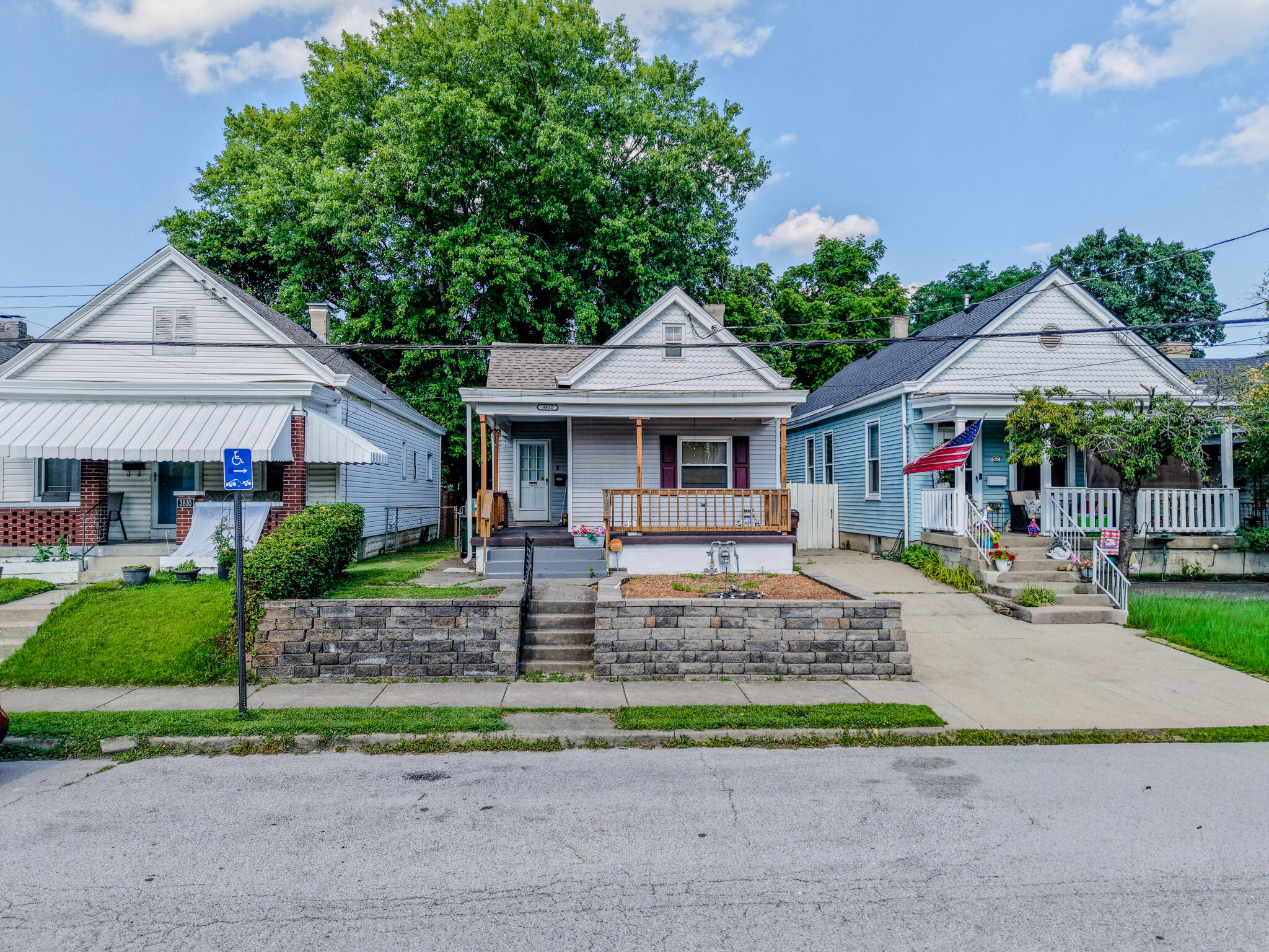 3812 Huntington Avenue Property Photo 1