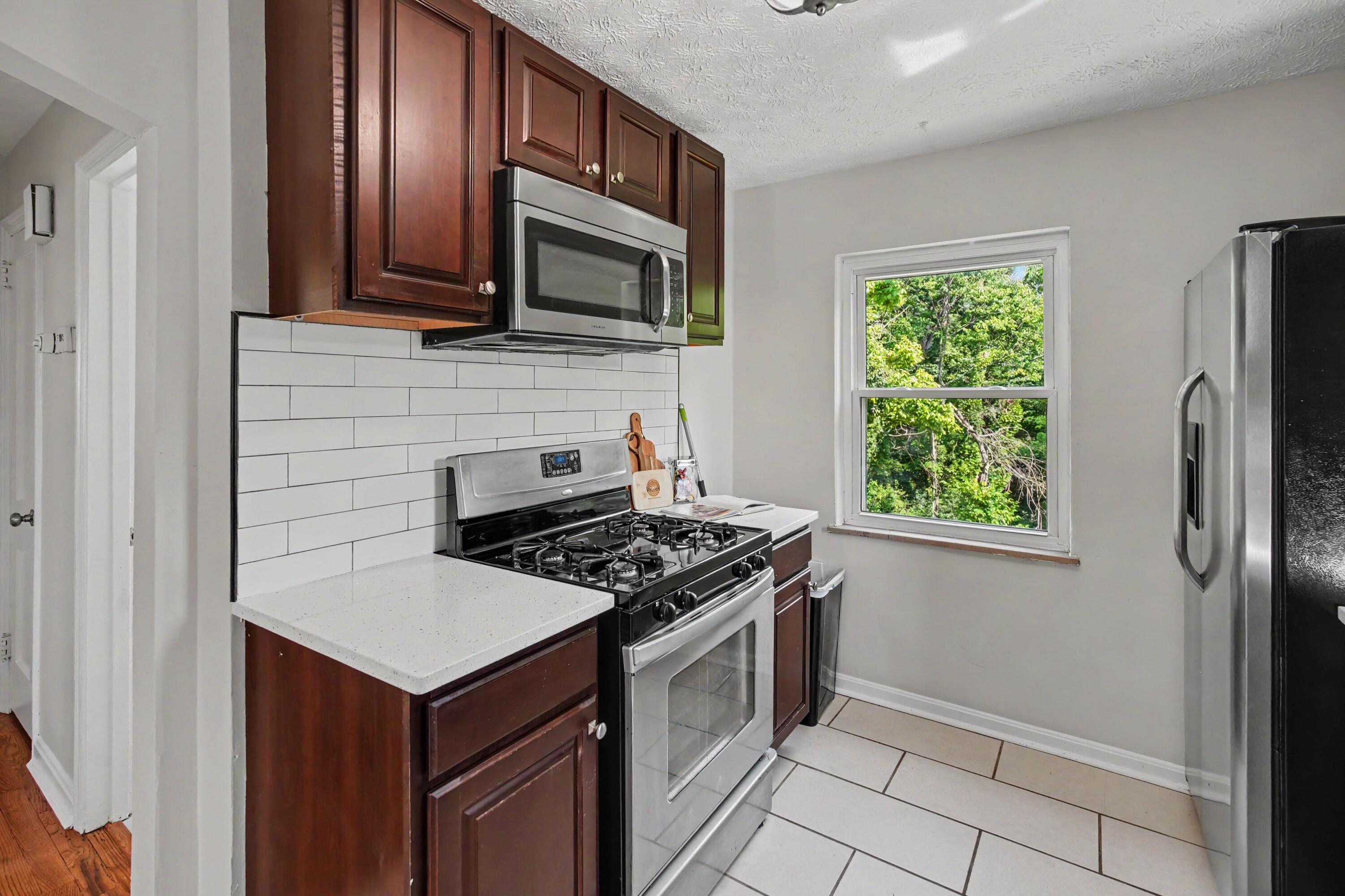 340 Bonnie Leslie Avenue Property Photo 8