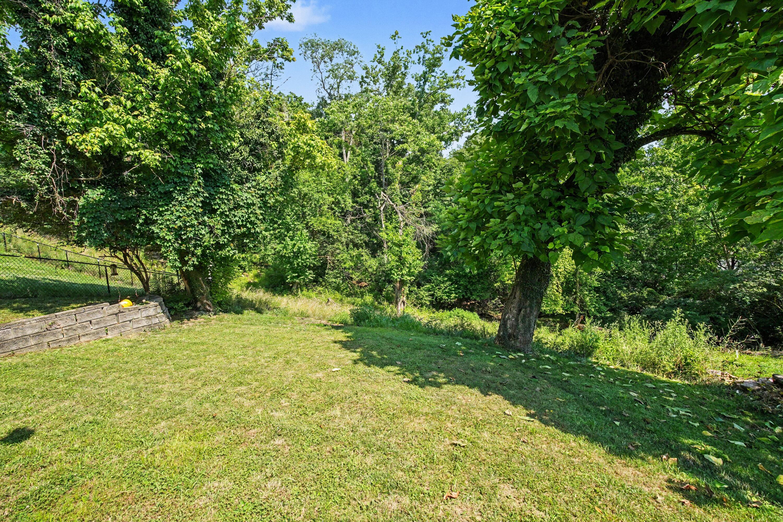 340 Bonnie Leslie Avenue Property Photo 13