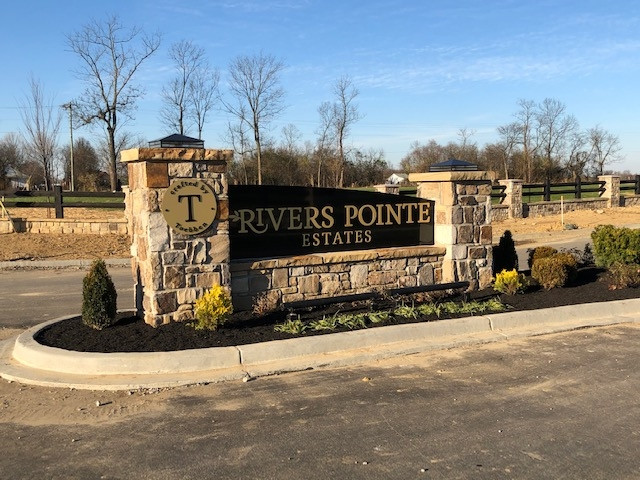 2444 Rivers Pointe Drive Property Photo 3