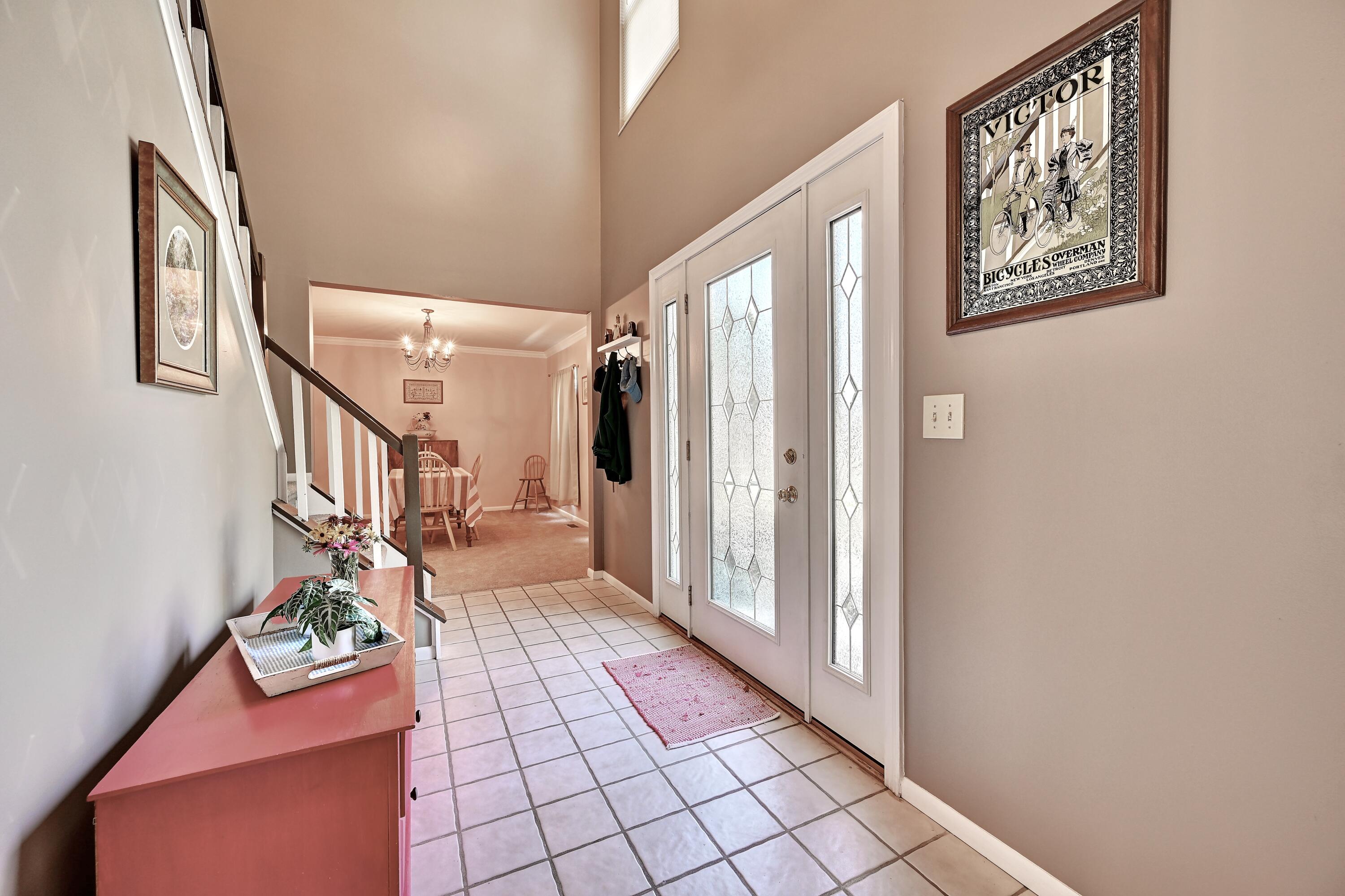 10392 Lanes End Circle Property Photo 4