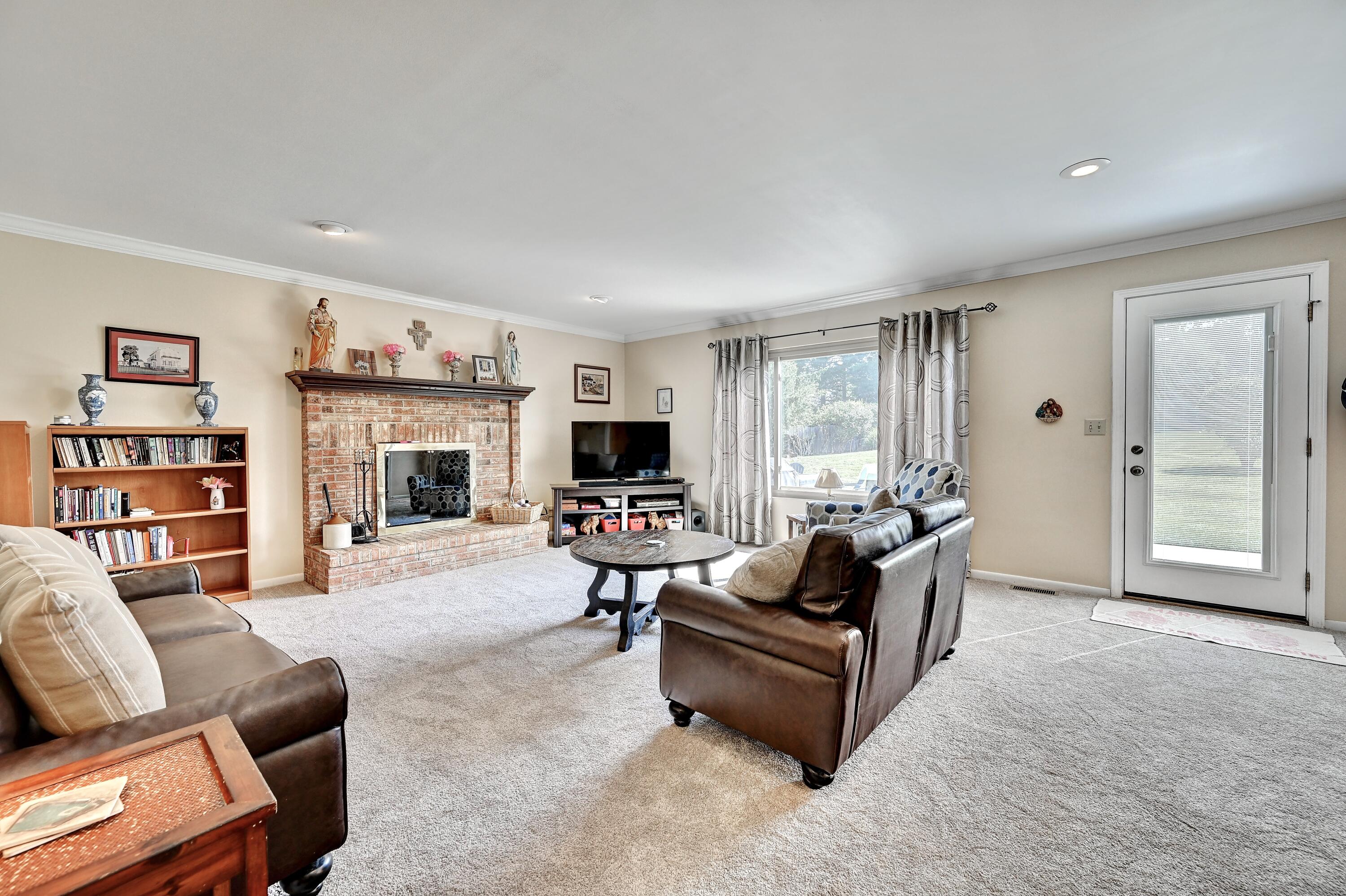 10392 Lanes End Circle Property Photo 13